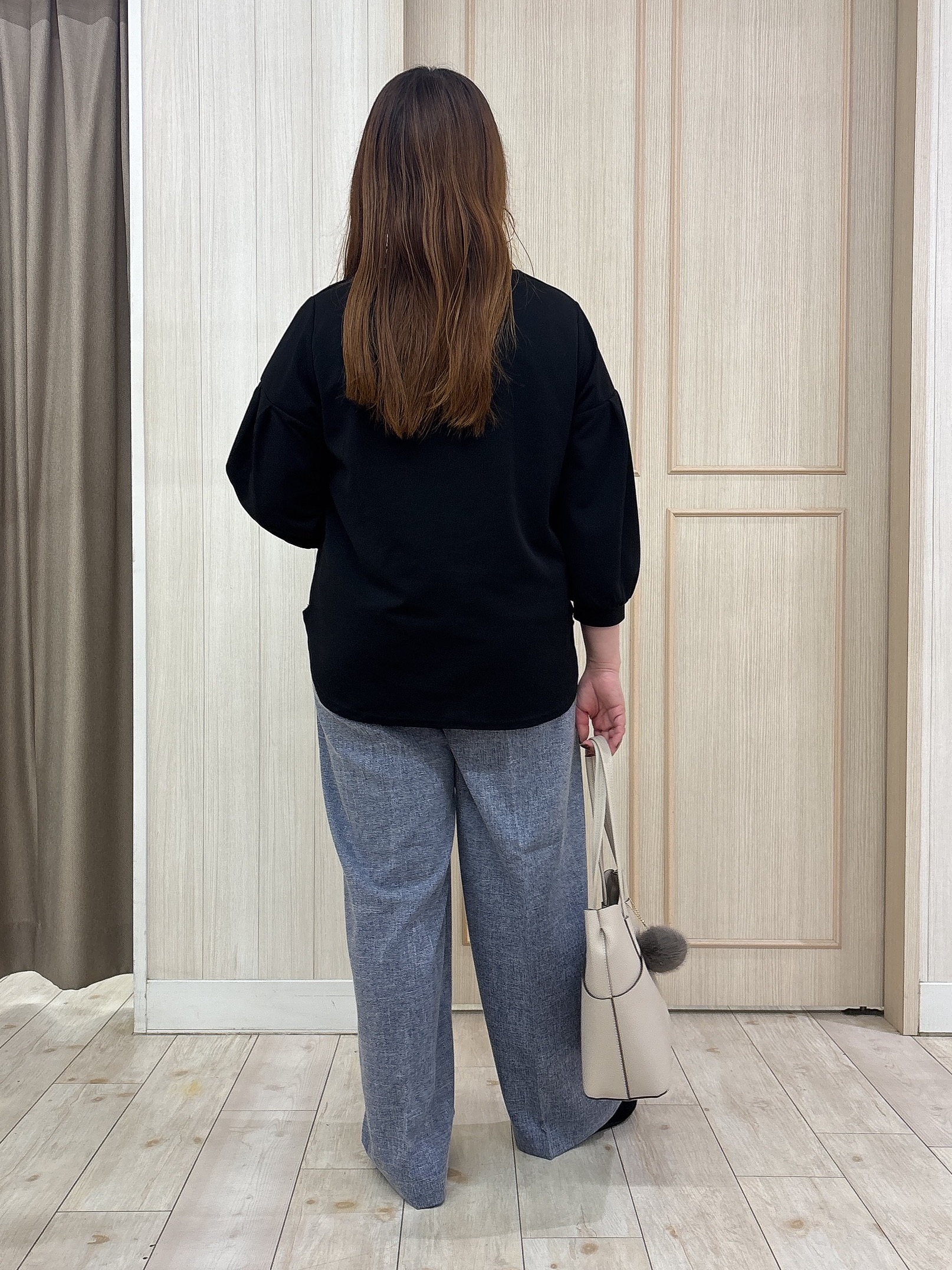 AMI55さんの「SHOO･LA･RUE｜【着丈選べる/2点セット/S-LL/洗濯機可】ネックレス付き 着心地さらり7分袖ブラウス」を使ったコーディネート