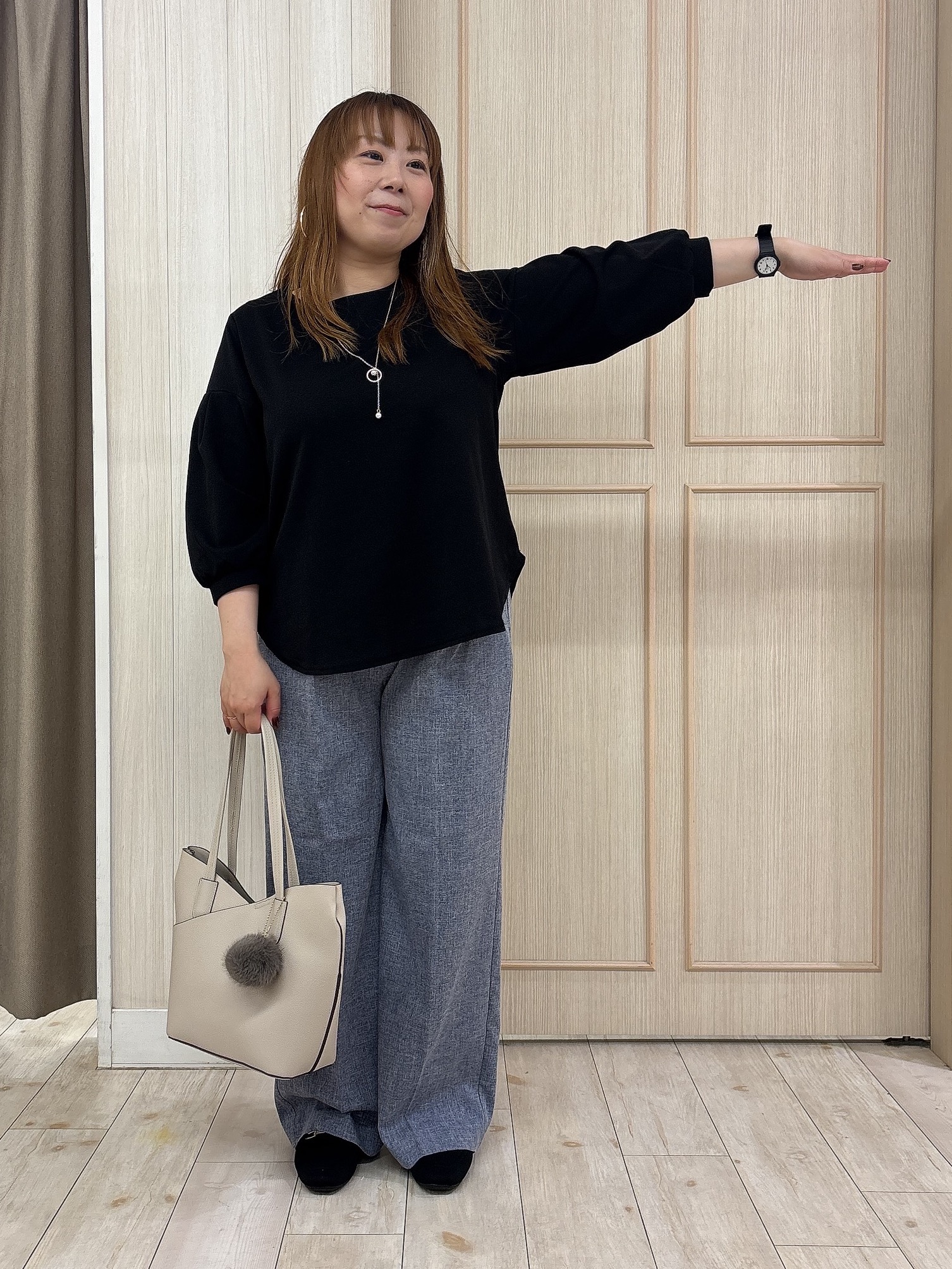 AMI55さんの「SHOO･LA･RUE｜【着丈選べる/2点セット/S-LL/洗濯機可】ネックレス付き 着心地さらり7分袖ブラウス」を使ったコーディネート