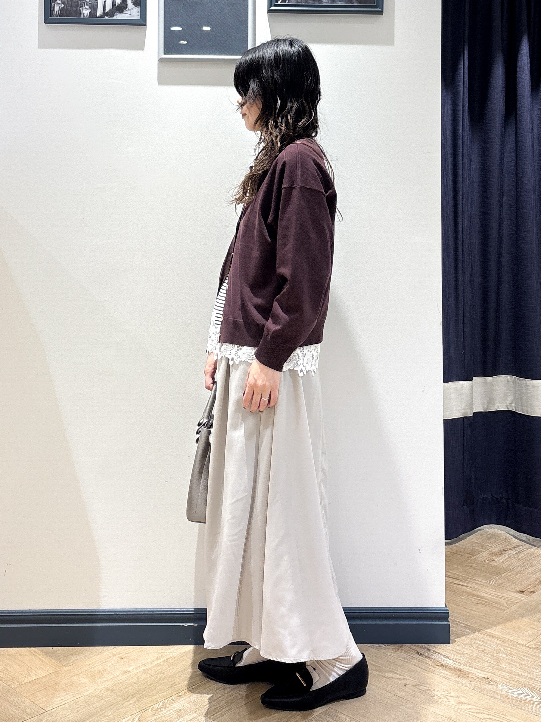 ayakaさんの「grove｜【前後2WAY】さりげなく、上品にきらめく ニットカーディガン」を使ったコーディネート