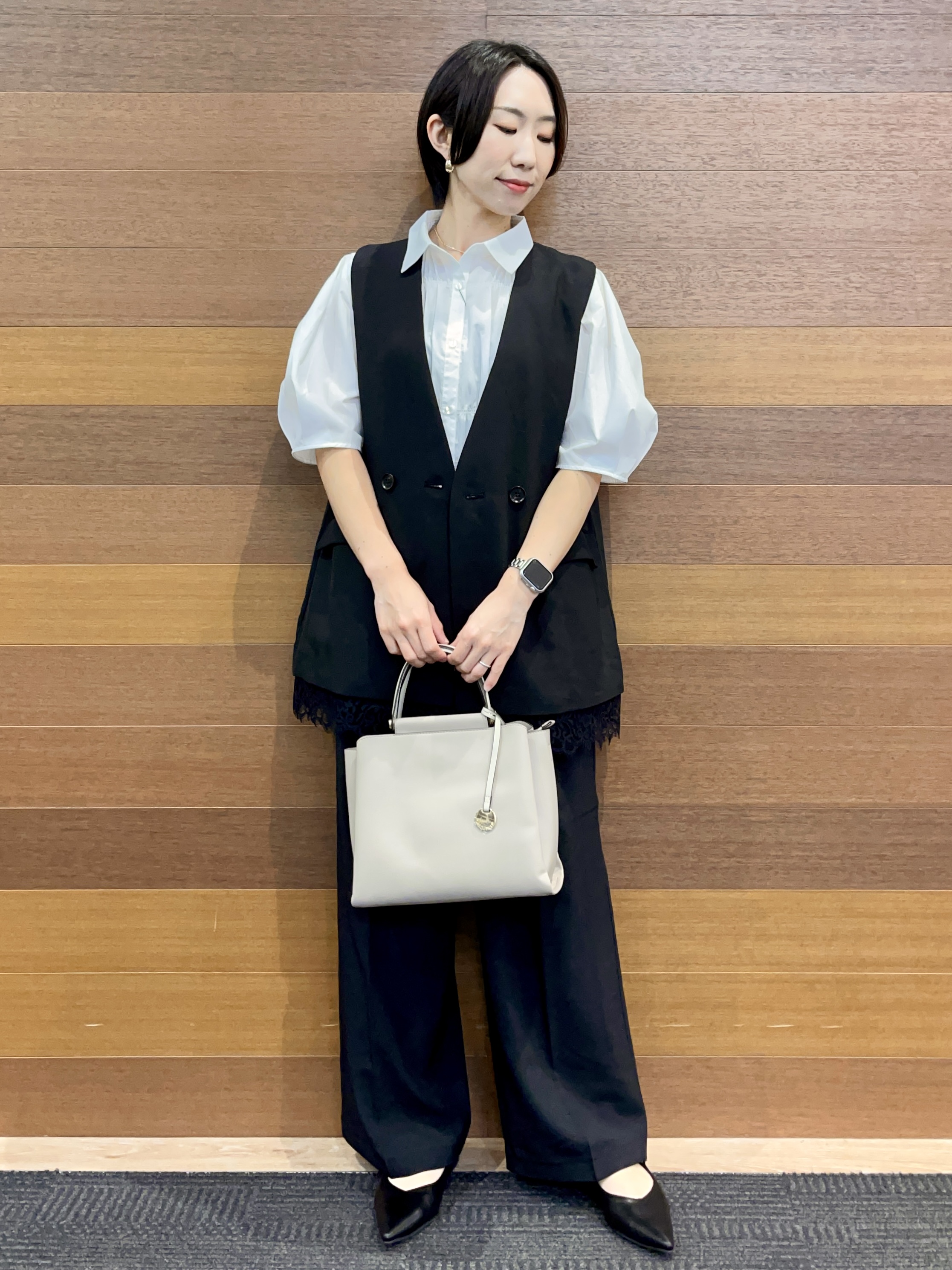 umiさんの「OPAQUE.CLIP｜裾レースVネックジレ【2WAY ／洗濯機OK】」を使ったコーディネート
