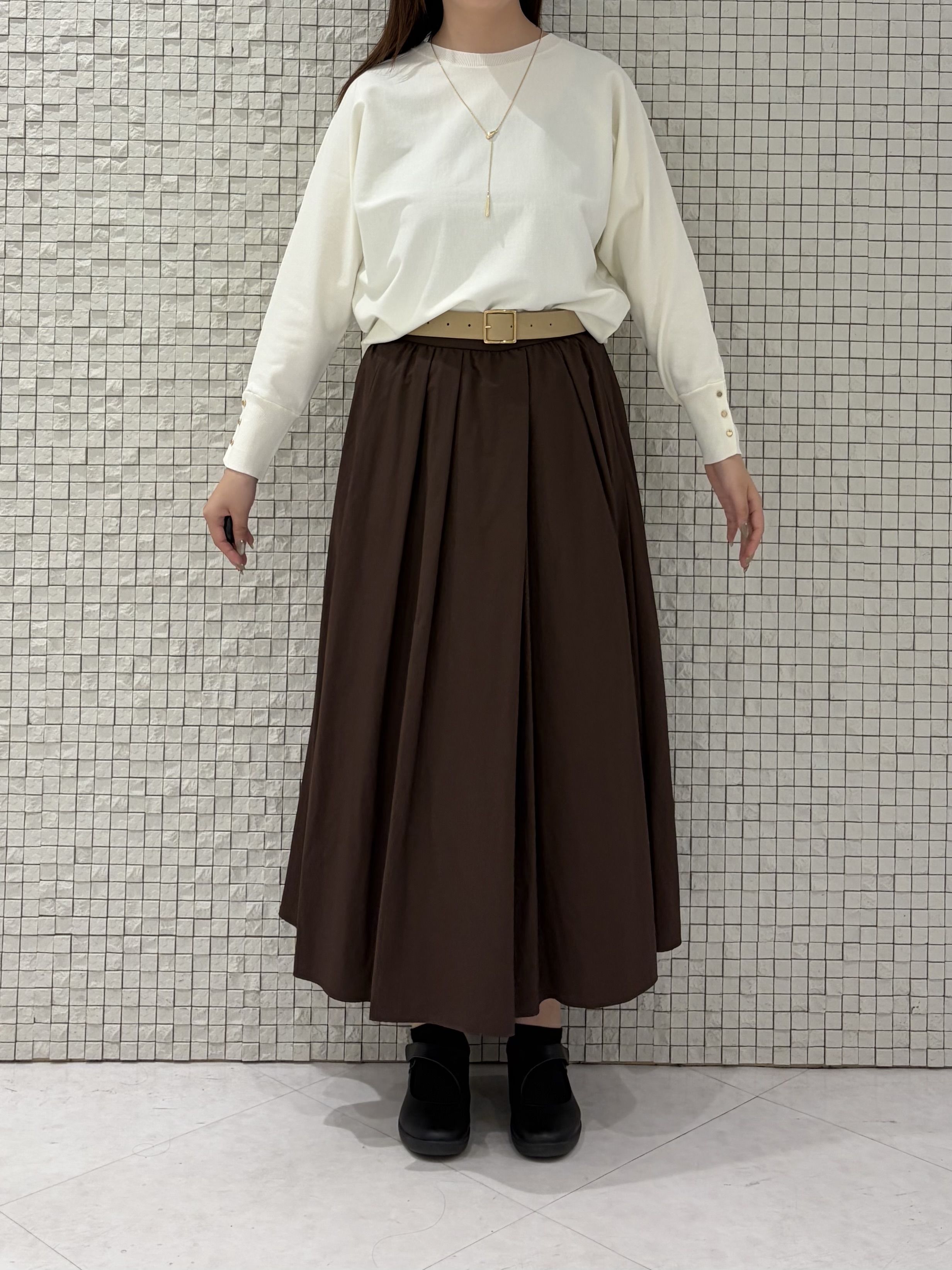 koharuさんの「INDIVI｜【選べる6色／ストレッチ◎】きれいめドルマンスリーブニット」を使ったコーディネート
