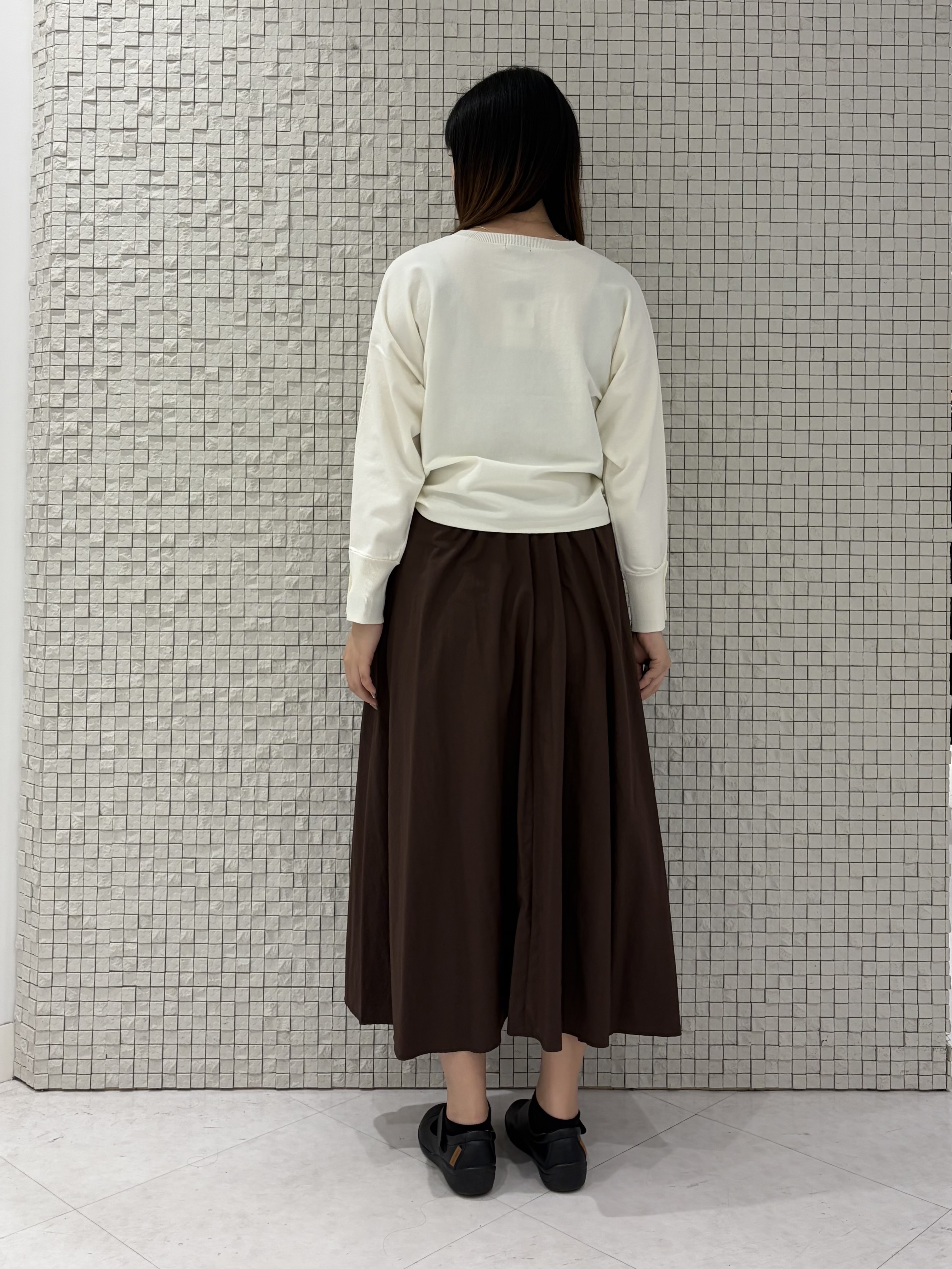 koharuさんの「INDIVI｜【選べる6色／ストレッチ◎】きれいめドルマンスリーブニット」を使ったコーディネート
