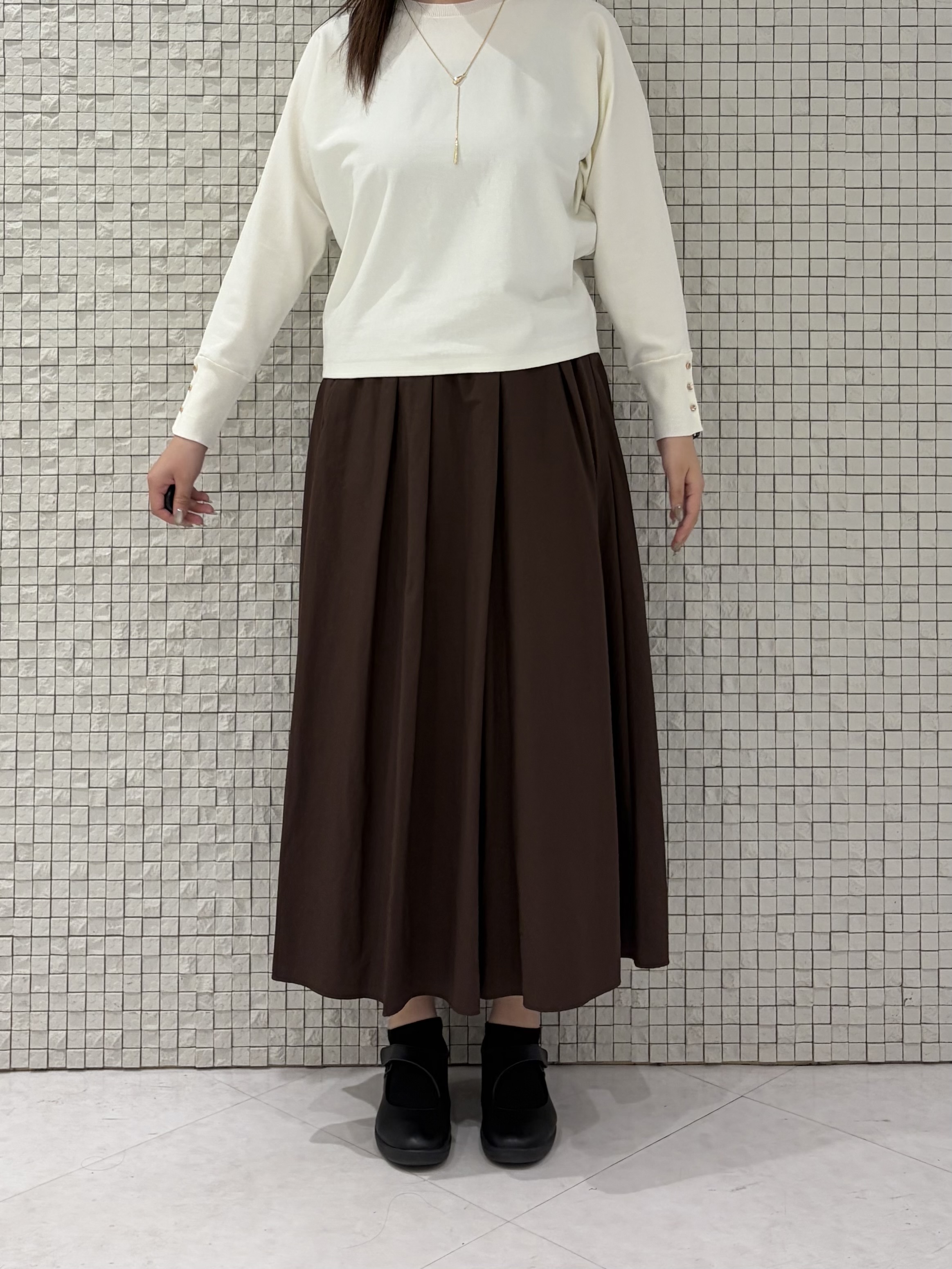 koharuさんの「INDIVI｜【選べる6色／ストレッチ◎】きれいめドルマンスリーブニット」を使ったコーディネート