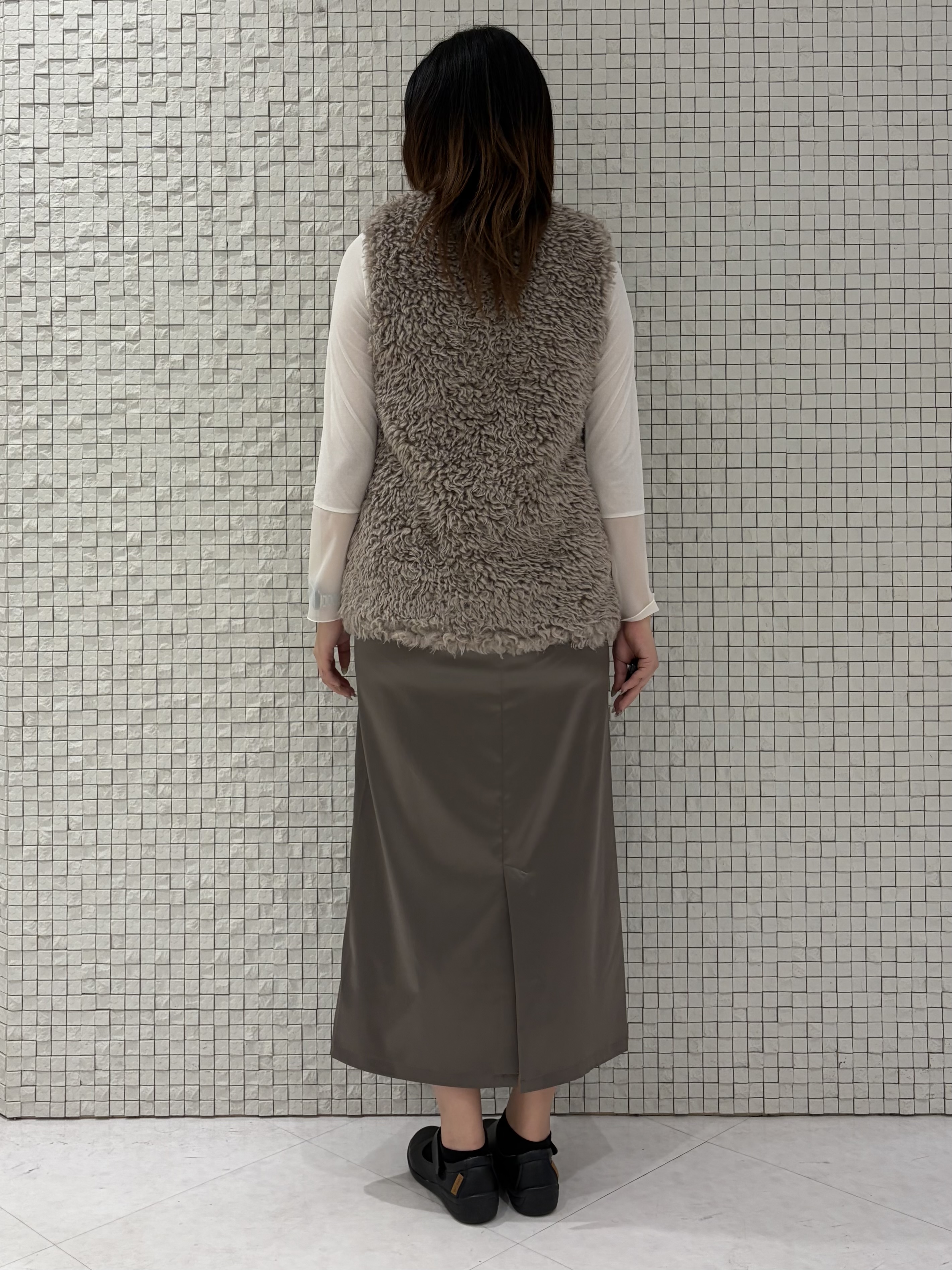koharuさんの「INDIVI｜【羽織るだけでお洒落】カールエコファー ジレ」を使ったコーディネート