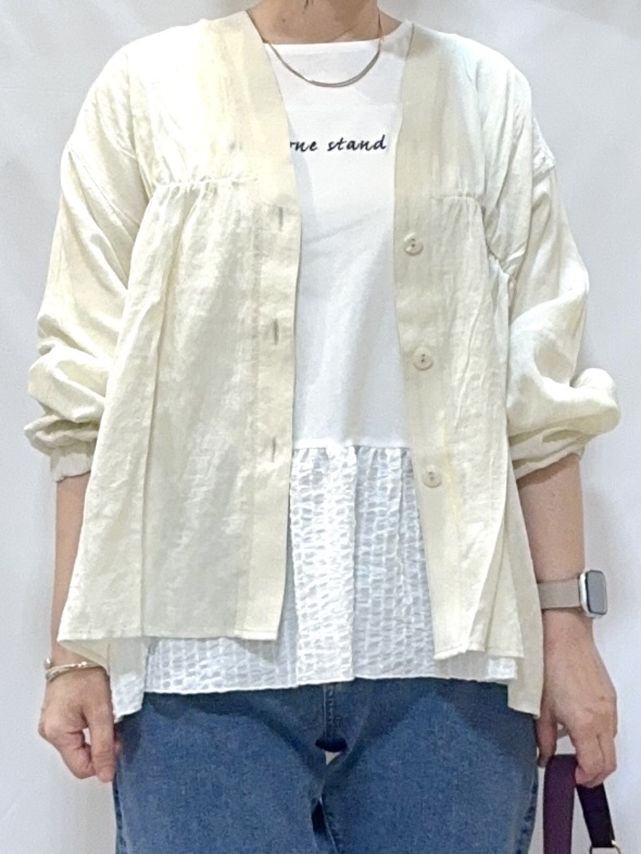 𝐇𝐢𝐫𝐨𝐦𝐢さんの「SHOO･LA･RUE｜【S-LL/洗濯機可】着痩せシルエット シャーリングシャツカーディガン」を使ったコーディネート