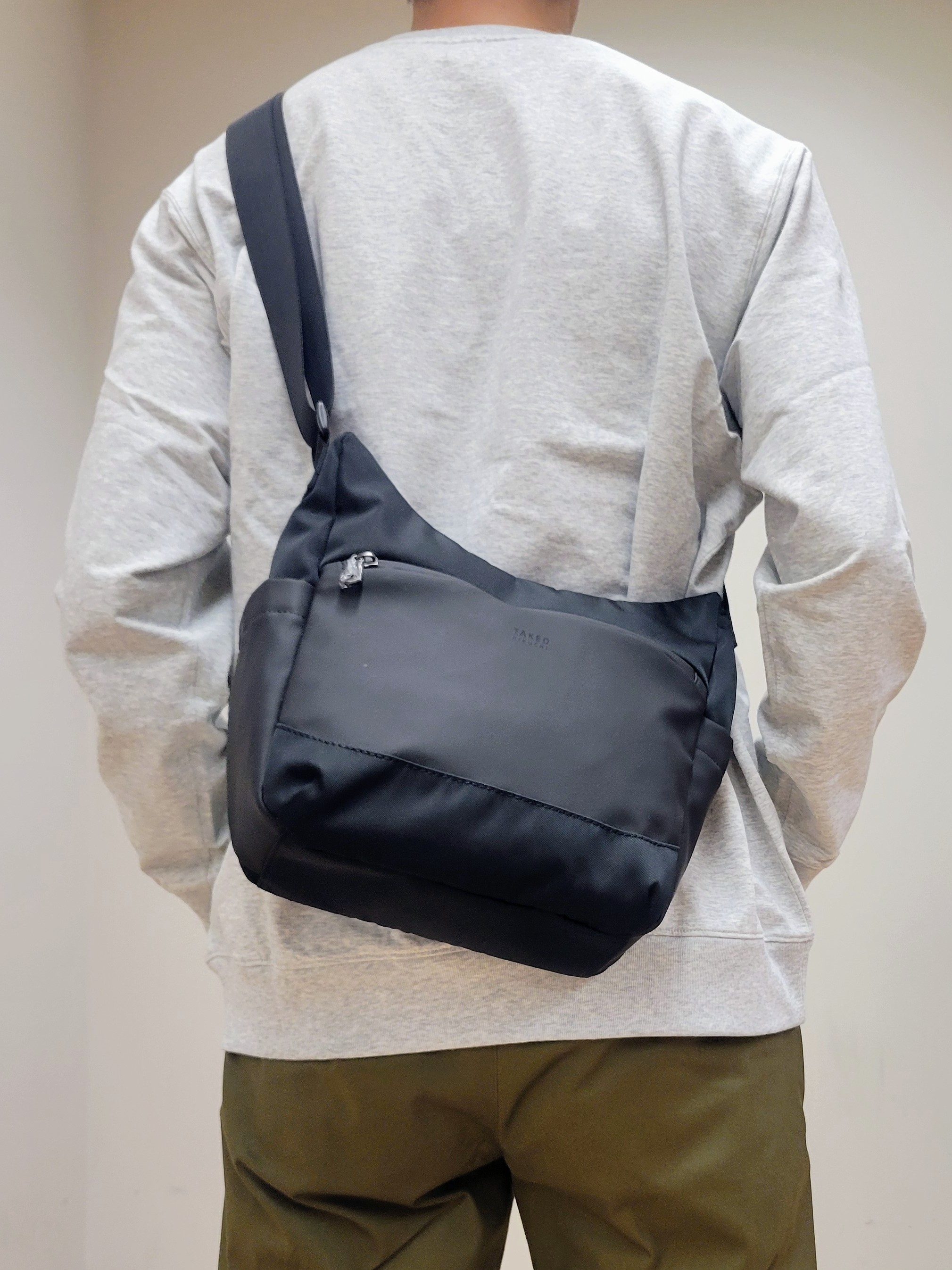 piroyaさんの「TAKEO KIKUCHI｜ワンポイント刺繍 ミニ裏毛 プルオーバージャージ」を使ったコーディネート