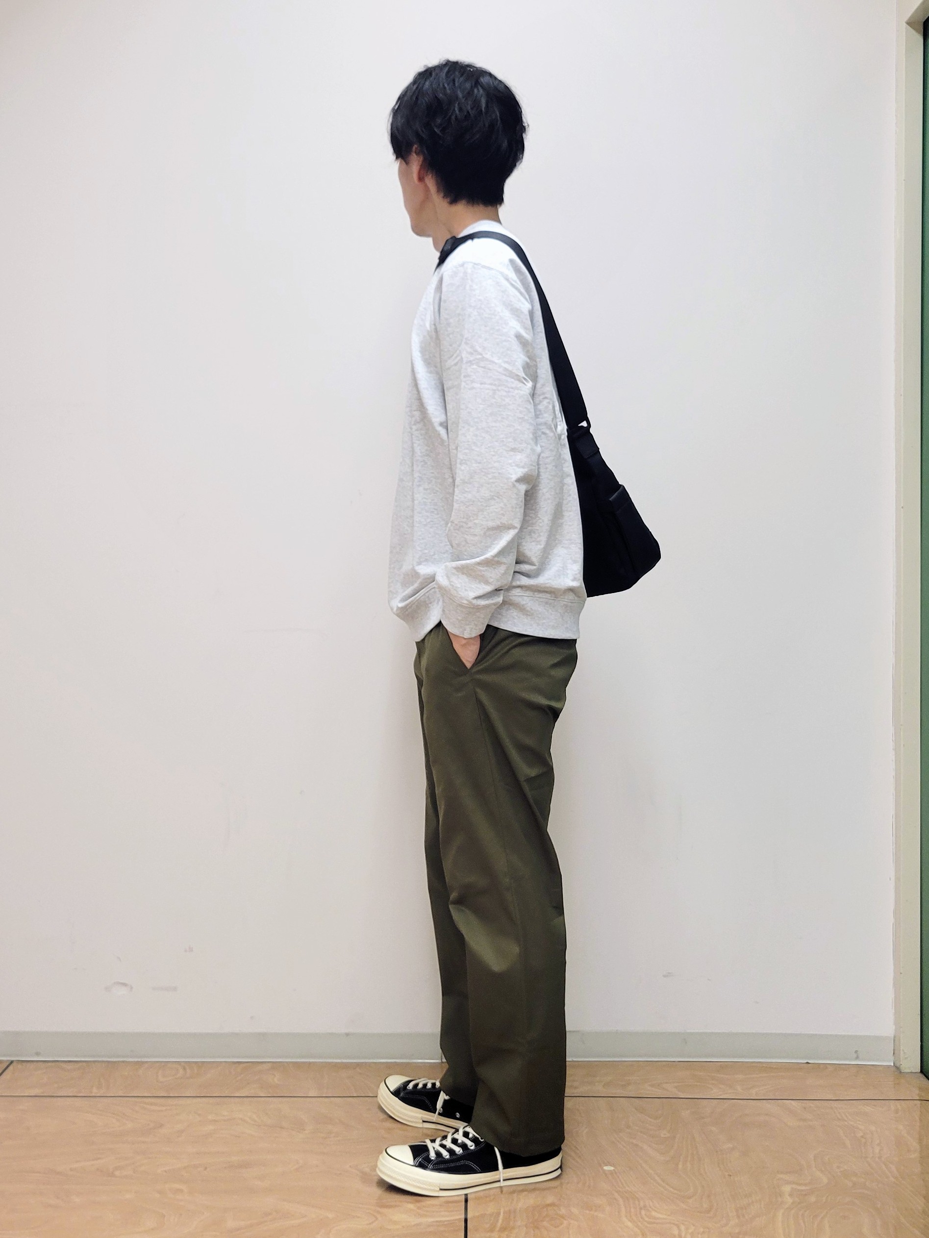 piroyaさんの「TAKEO KIKUCHI｜ワンポイント刺繍 ミニ裏毛 プルオーバージャージ」を使ったコーディネート
