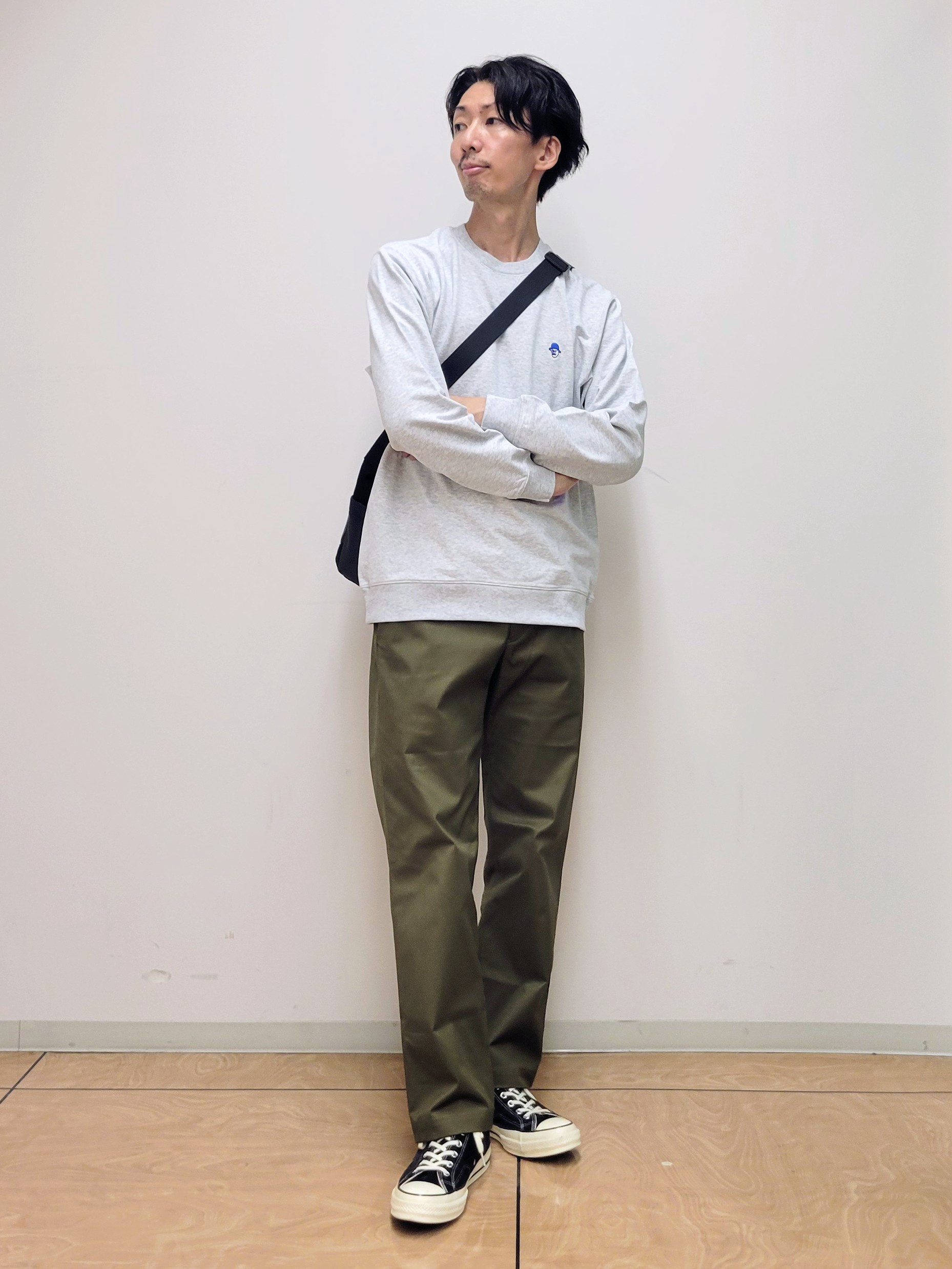 piroyaさんの「TAKEO KIKUCHI｜ワンポイント刺繍 ミニ裏毛 プルオーバージャージ」を使ったコーディネート