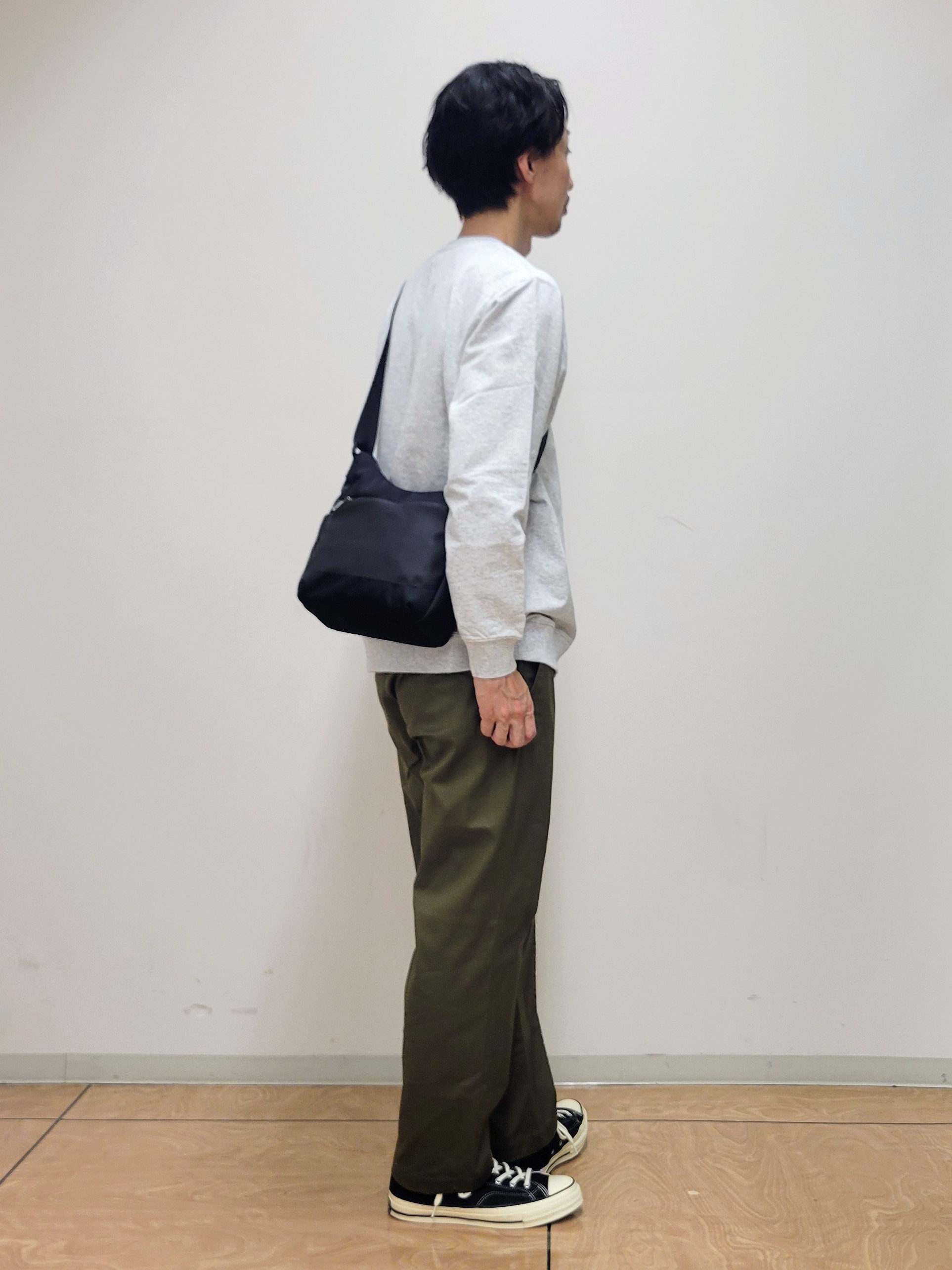 piroyaさんの「TAKEO KIKUCHI｜ワンポイント刺繍 ミニ裏毛 プルオーバージャージ」を使ったコーディネート