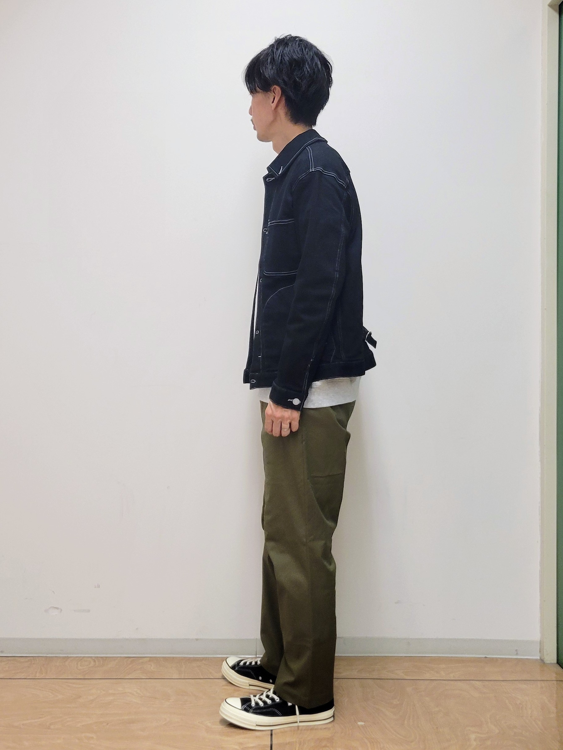 piroyaさんの「TAKEO KIKUCHI｜ワンポイント刺繍 ミニ裏毛 プルオーバージャージ」を使ったコーディネート