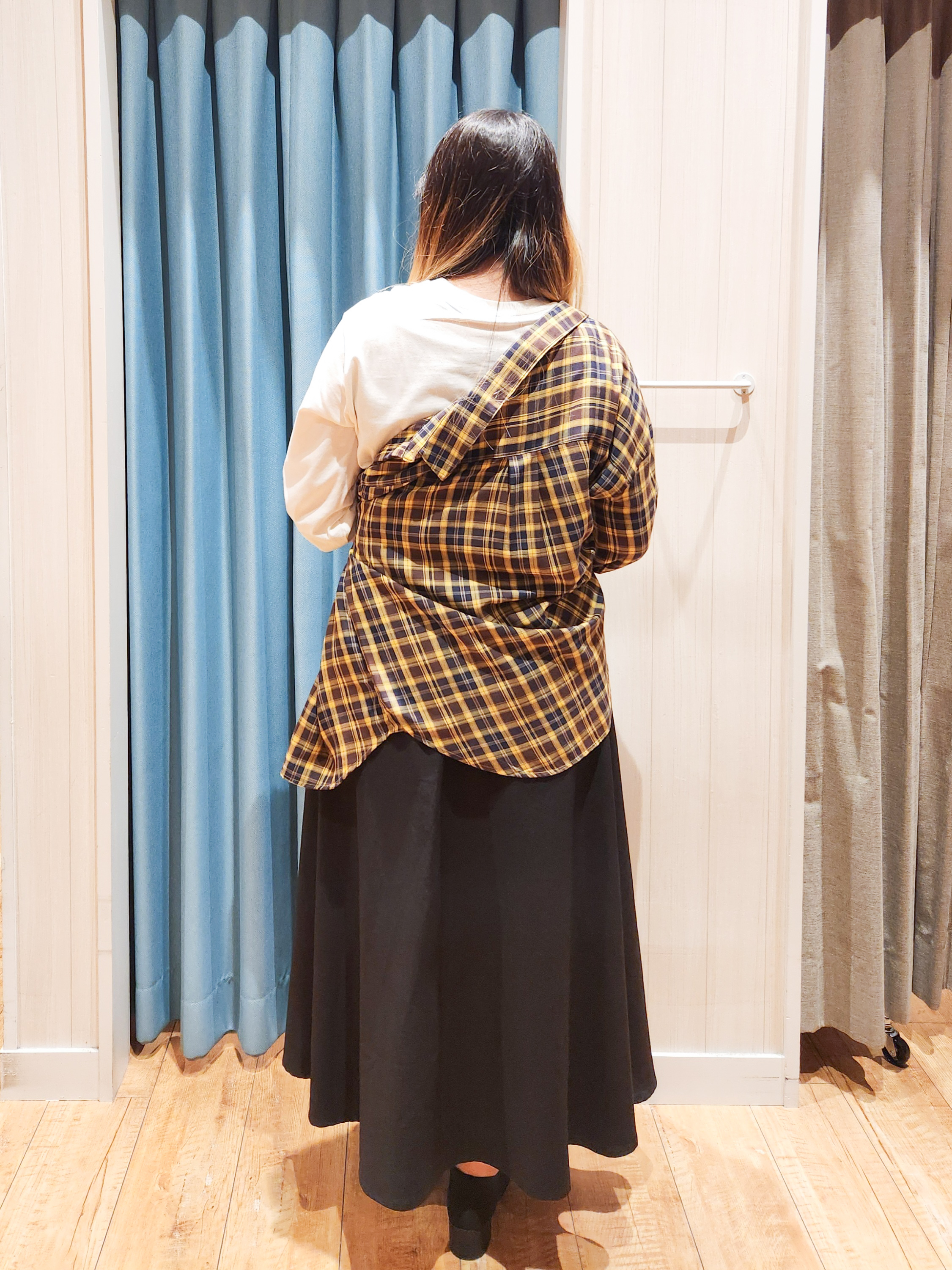 れーやんさんの「SHOO･LA･RUE｜【洗濯後しわになりにくい/S-LL】選べる6パターン 羽織としても活躍する ベーシックシャツ」を使ったコーディネート