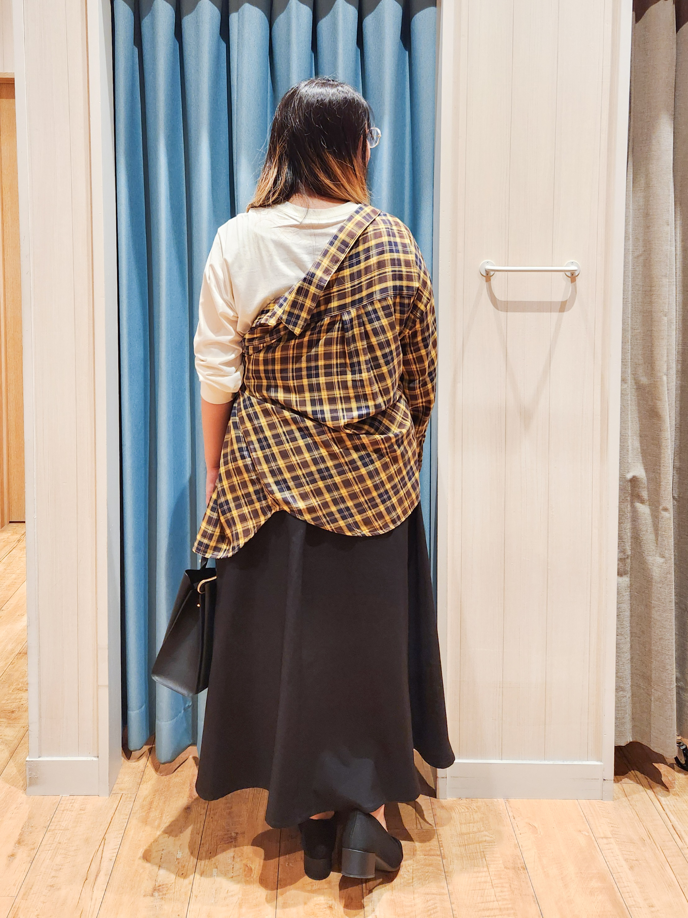 れーやんさんの「SHOO･LA･RUE｜【洗濯後しわになりにくい/S-LL】選べる6パターン 羽織としても活躍する ベーシックシャツ」を使ったコーディネート