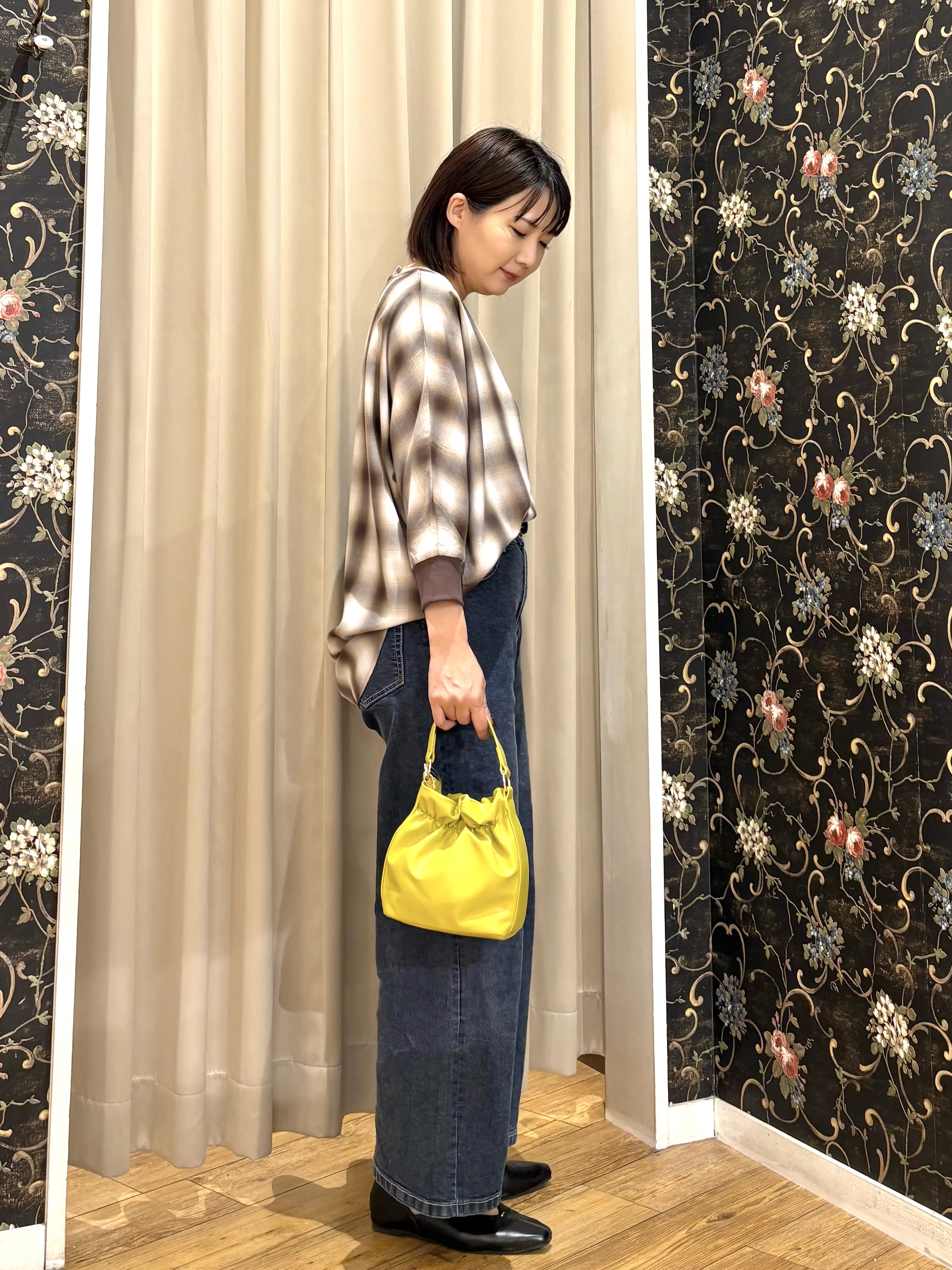 ネリさんの「SHOO･LA･RUE｜【着丈選べる/洗濯後しわになりにくい】インせず着られる ドルマンブラウス」を使ったコーディネート
