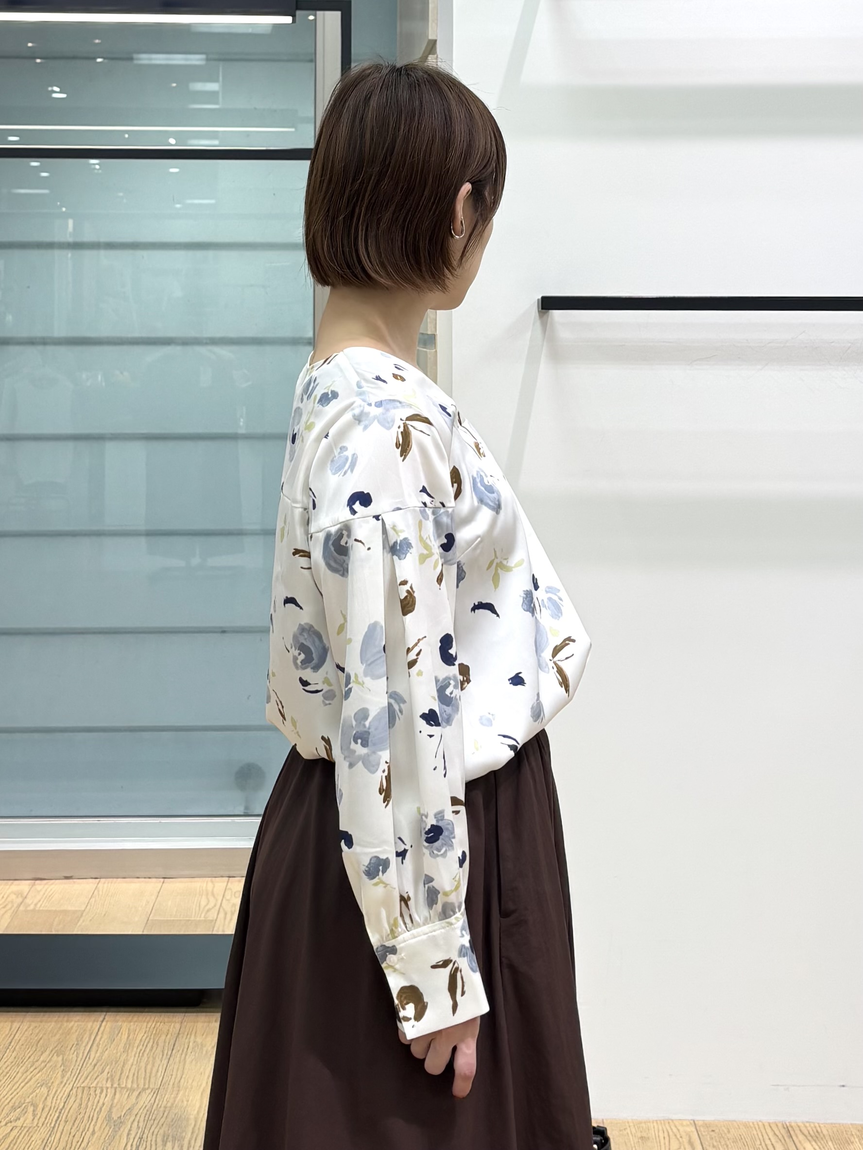 asamiさんの「INDIVI｜【映える1枚】花柄プリントブラウス」を使ったコーディネート