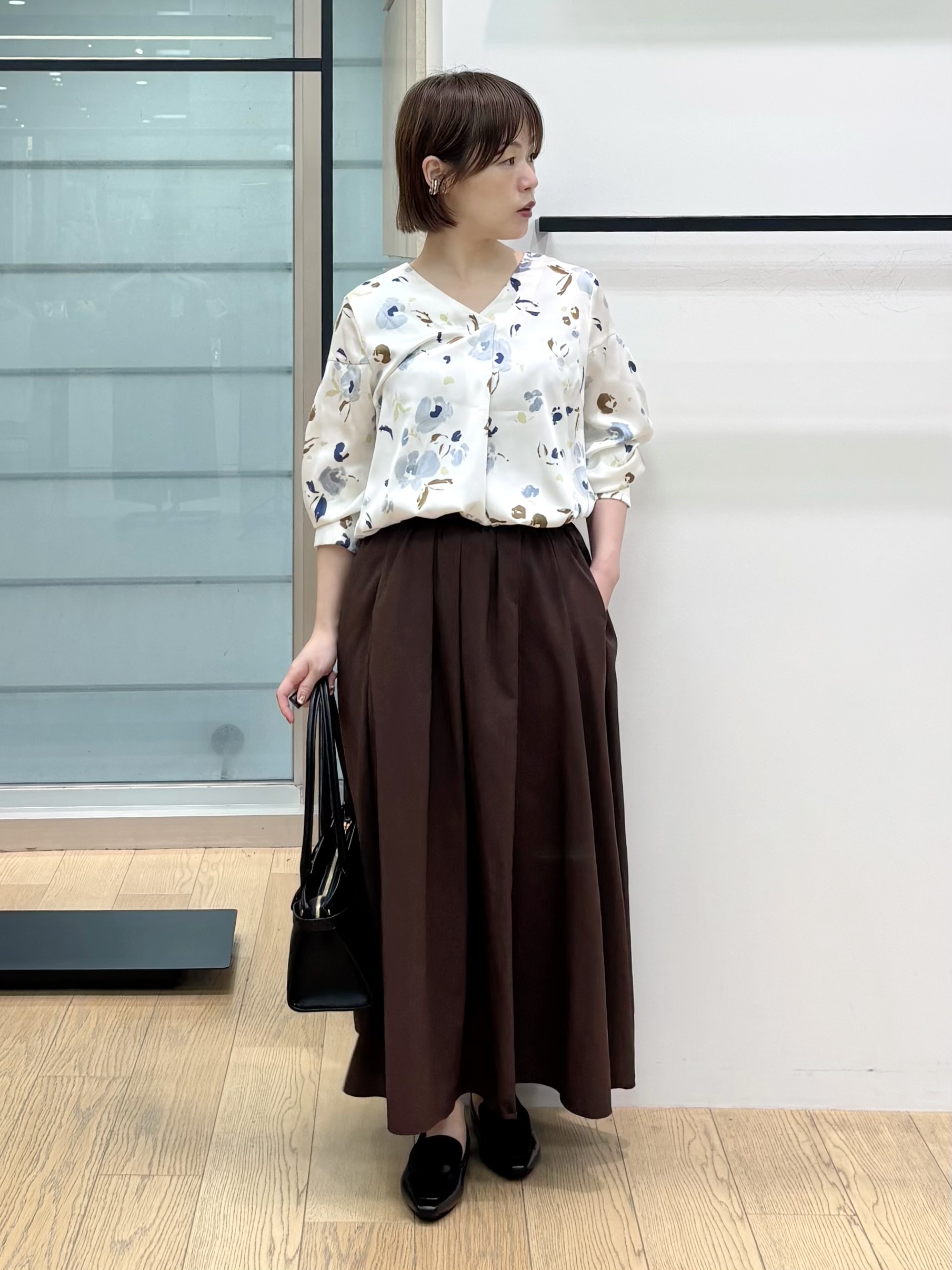 asamiさんの「INDIVI｜【映える1枚】花柄プリントブラウス」を使ったコーディネート