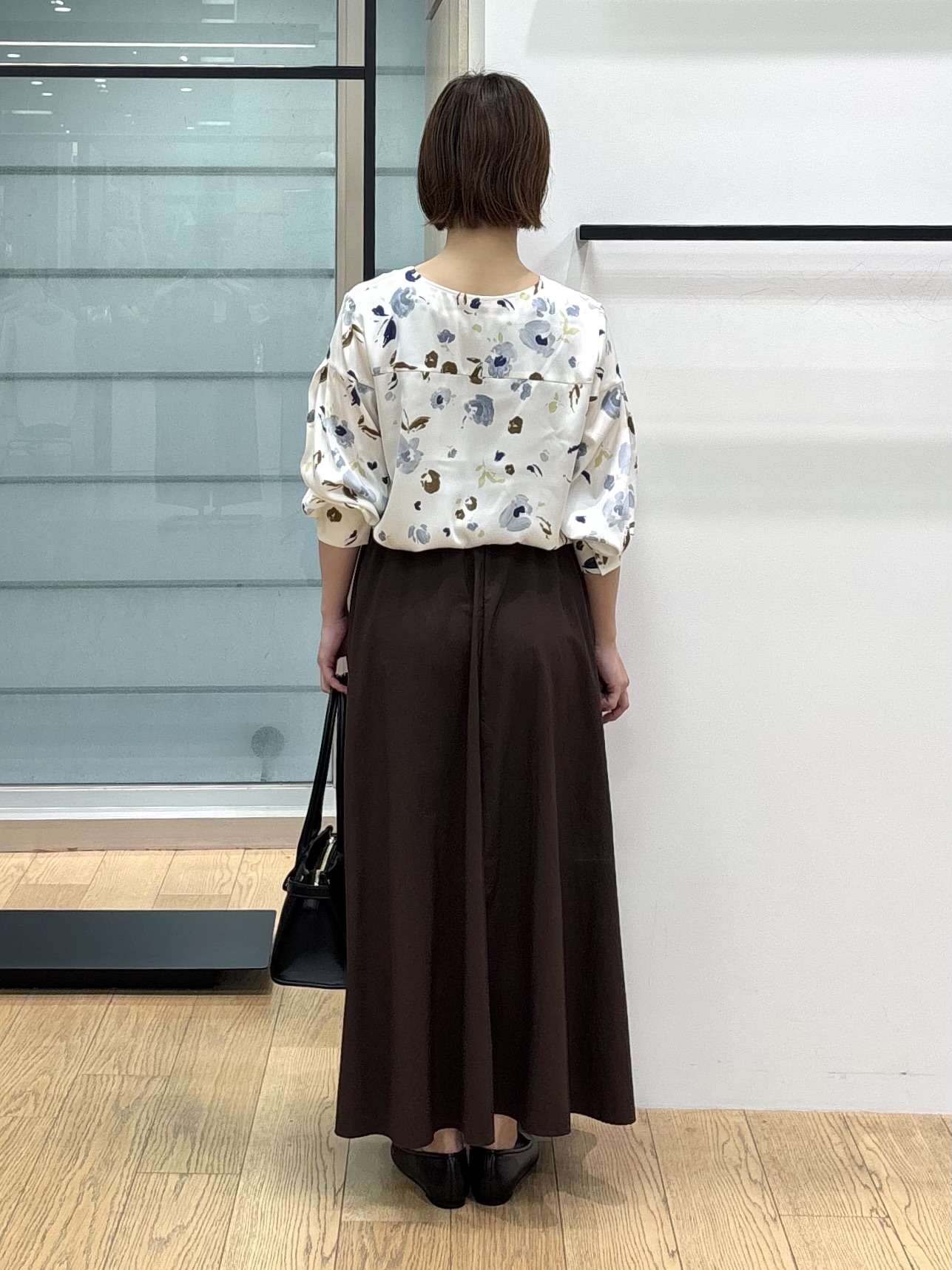 asamiさんの「INDIVI｜【映える1枚】花柄プリントブラウス」を使ったコーディネート