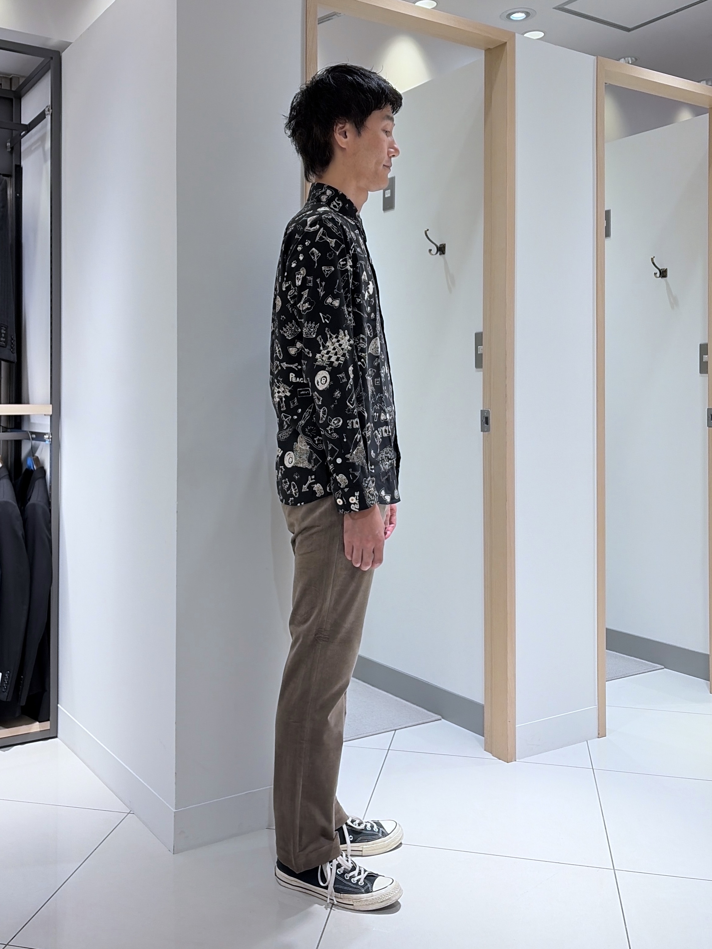 mutoさんの「TAKEO KIKUCHI｜【BOWLER HAT LABEL】日本製PLAYプリントシャツ」を使ったコーディネート