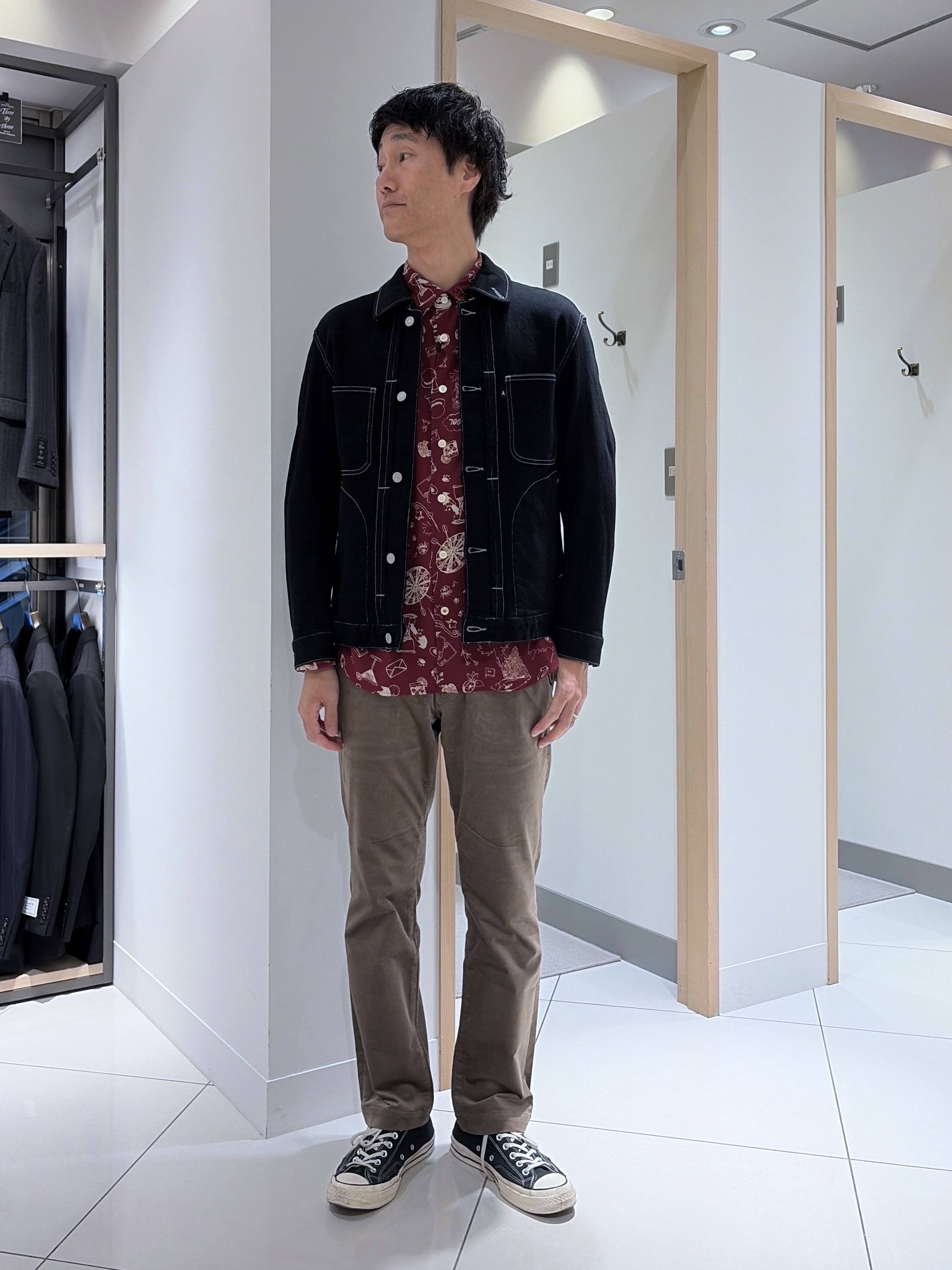 mutoさんの「TAKEO KIKUCHI｜【BOWLER HAT LABEL】日本製PLAYプリントシャツ」を使ったコーディネート