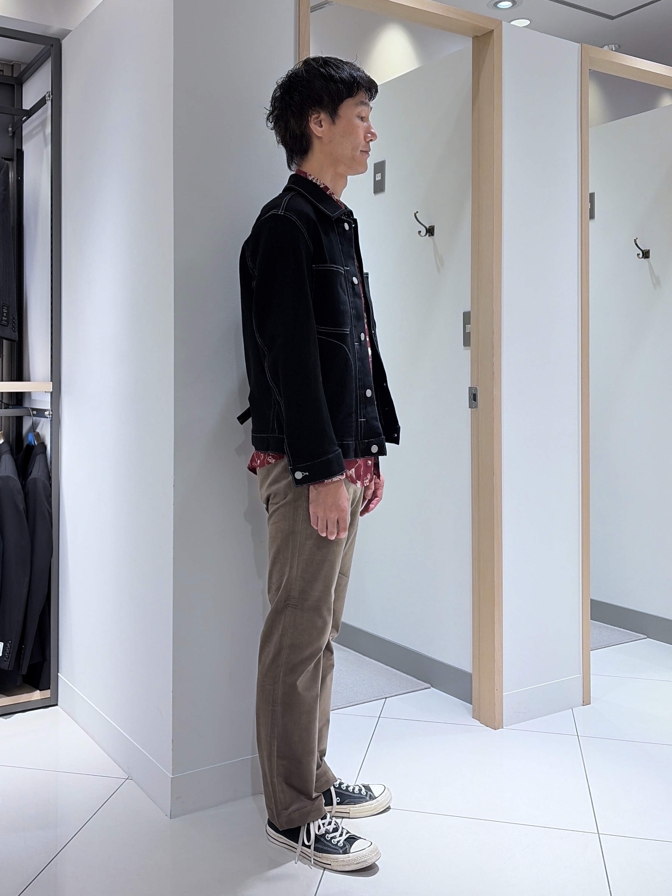 mutoさんの「TAKEO KIKUCHI｜【BOWLER HAT LABEL】日本製PLAYプリントシャツ」を使ったコーディネート