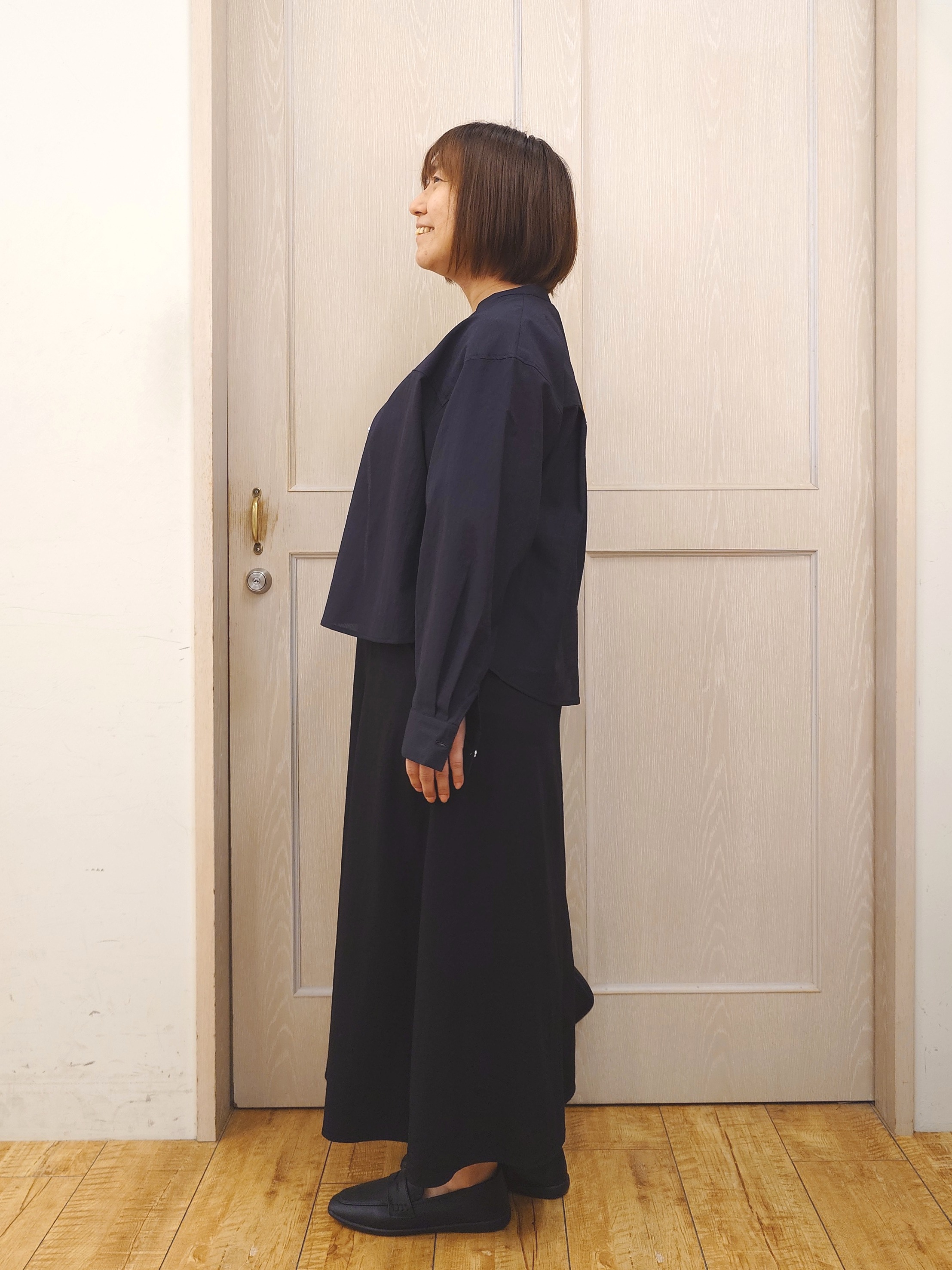 とろろさんの「SHOO･LA･RUE｜【通気性〇/S-LL/洗濯機可】さらりと心地よい。ノーカラーシャツ」を使ったコーディネート