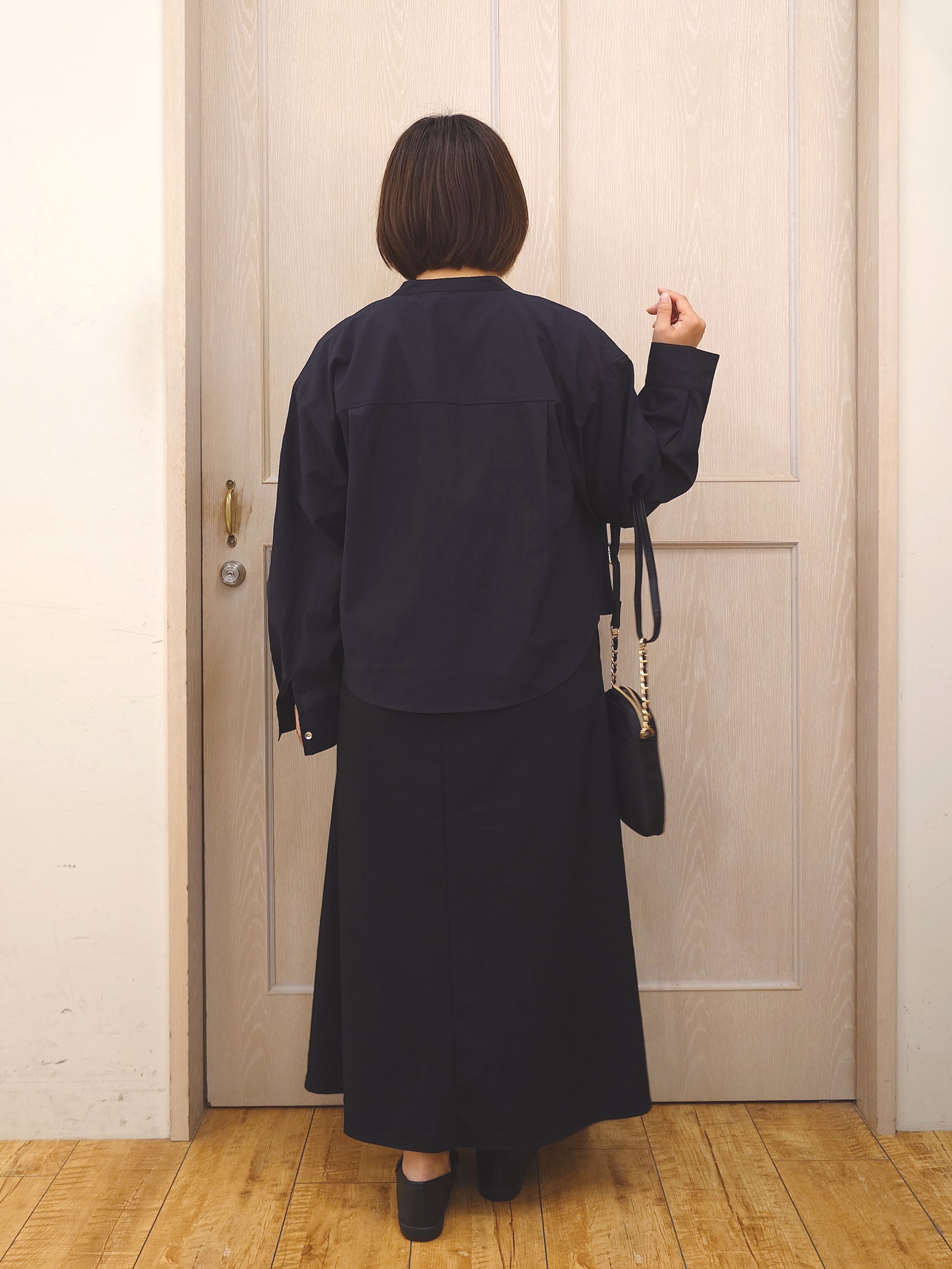 とろろさんの「SHOO･LA･RUE｜【通気性〇/S-LL/洗濯機可】さらりと心地よい。ノーカラーシャツ」を使ったコーディネート