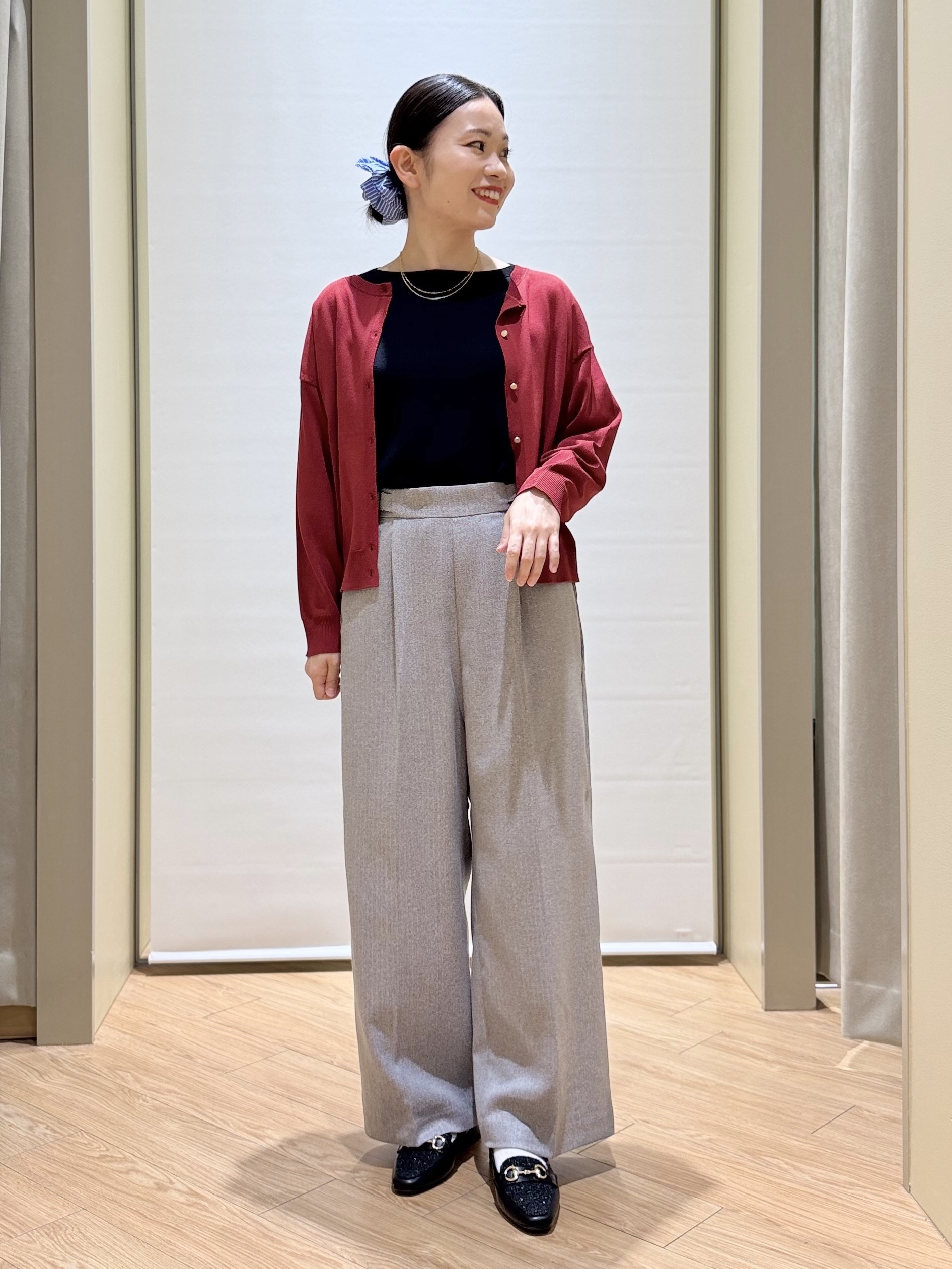 あんりさんの「grove｜【前後2WAY】さりげなく、上品にきらめく ニットカーディガン」を使ったコーディネート
