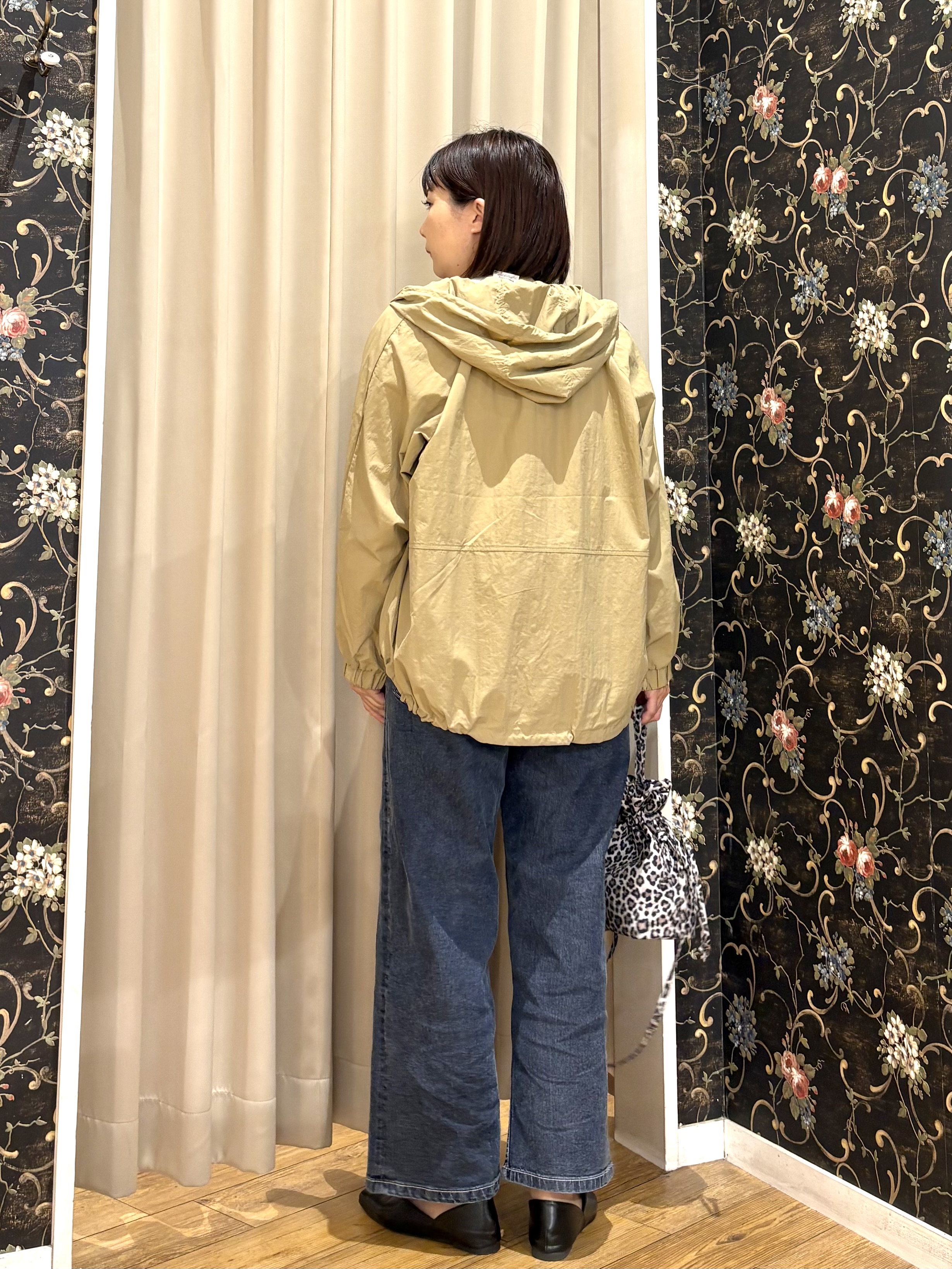 ネリさんの「SHOO･LA･RUE｜【S-LL/撥水】ゴールドパーツで女性らしく ギャザーブルゾン」を使ったコーディネート
