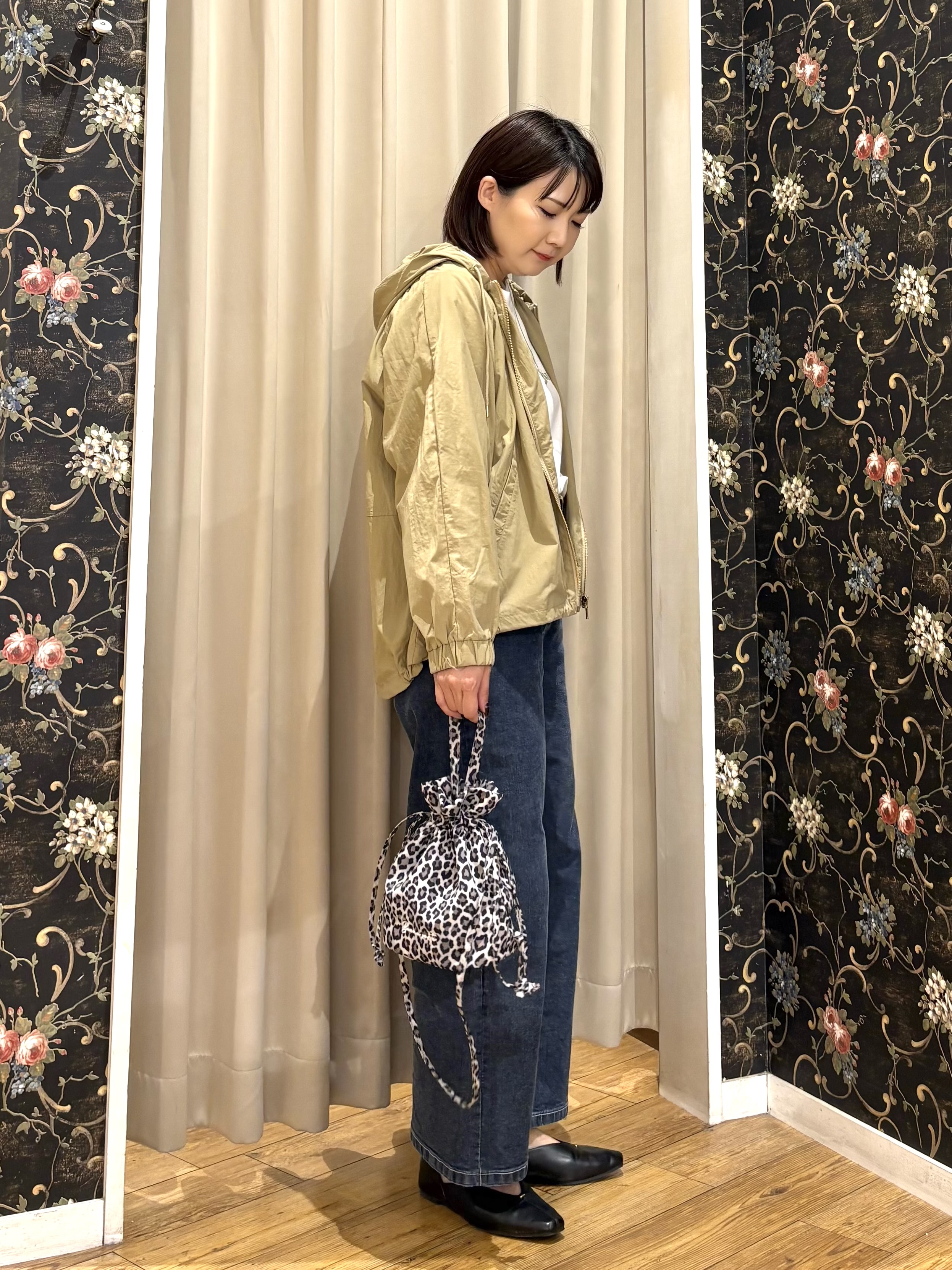 ネリさんの「SHOO･LA･RUE｜【S-LL/撥水】ゴールドパーツで女性らしく ギャザーブルゾン」を使ったコーディネート