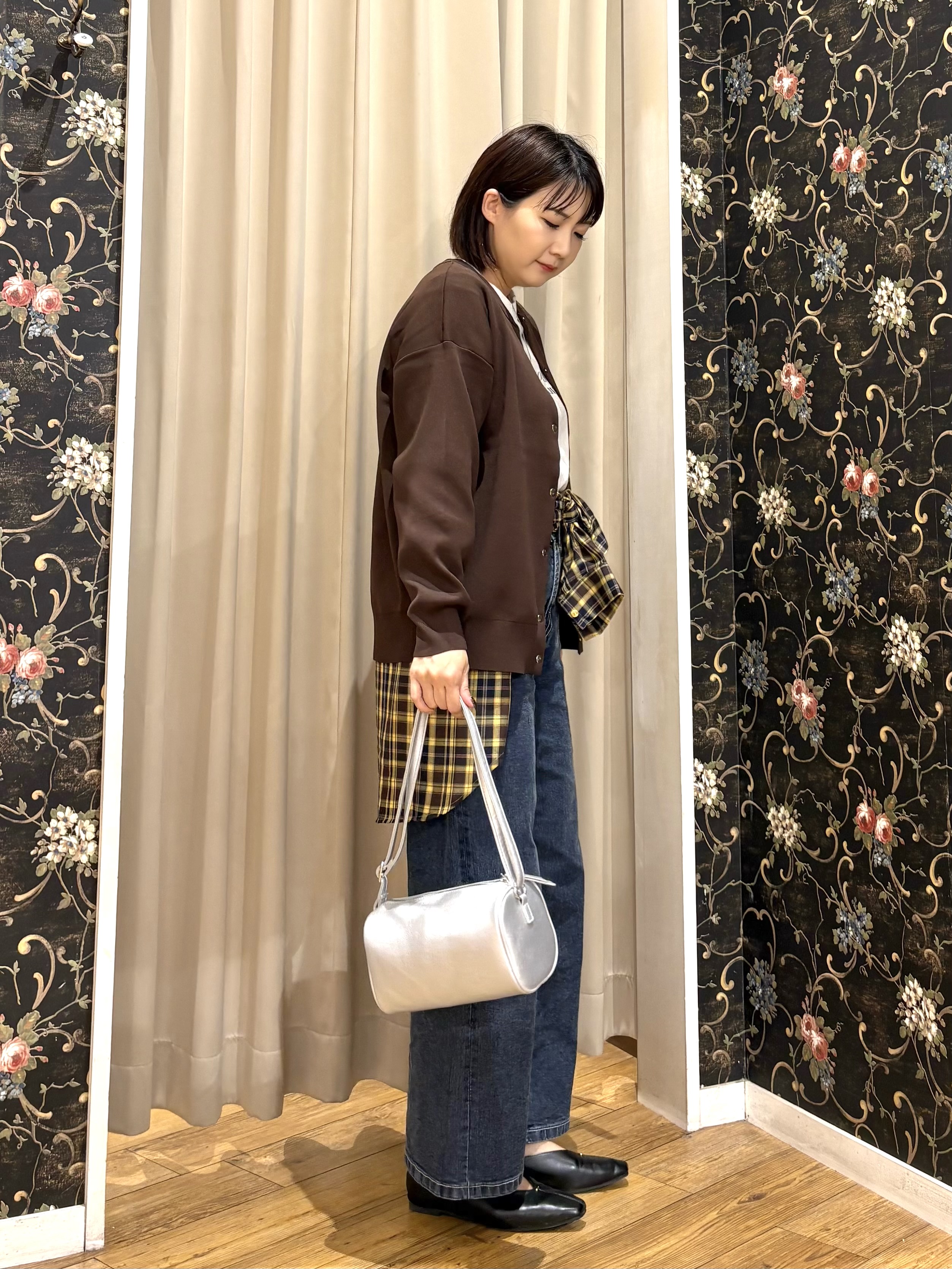 ネリさんの「SHOO･LA･RUE｜【セットアップ可/洗濯機可】軽やかに羽織れる スポンディッシュ ニットカーディガン」を使ったコーディネート