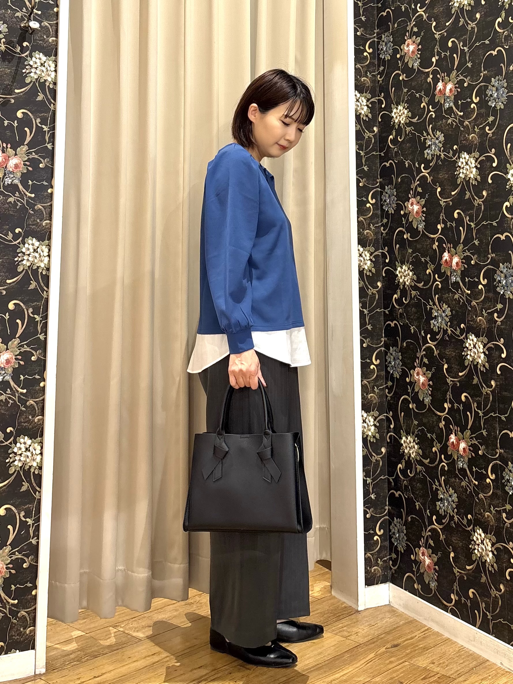 ネリさんの「SHOO･LA･RUE｜きちんと見え！キーネック衿アクセ付きジョーゼットプルオーバー」を使ったコーディネート