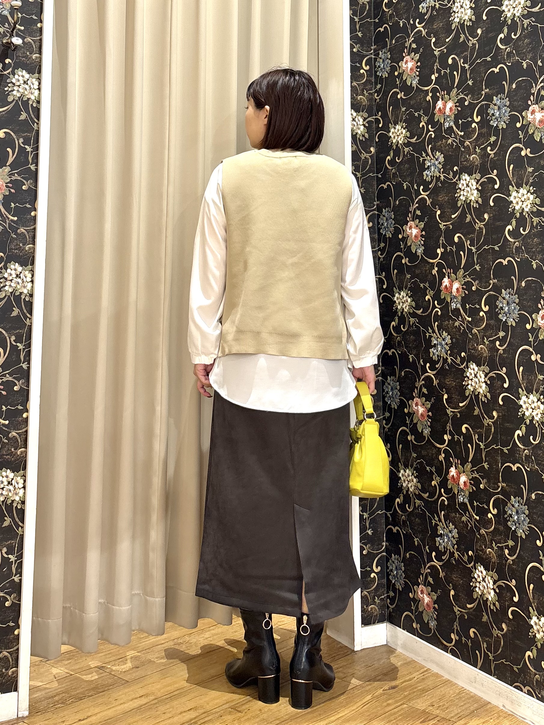 ネリさんの「SHOO･LA･RUE｜【2点セット/S-LL】着回し自在 スポンディッシュニットベスト＆フレアシャツ」を使ったコーディネート