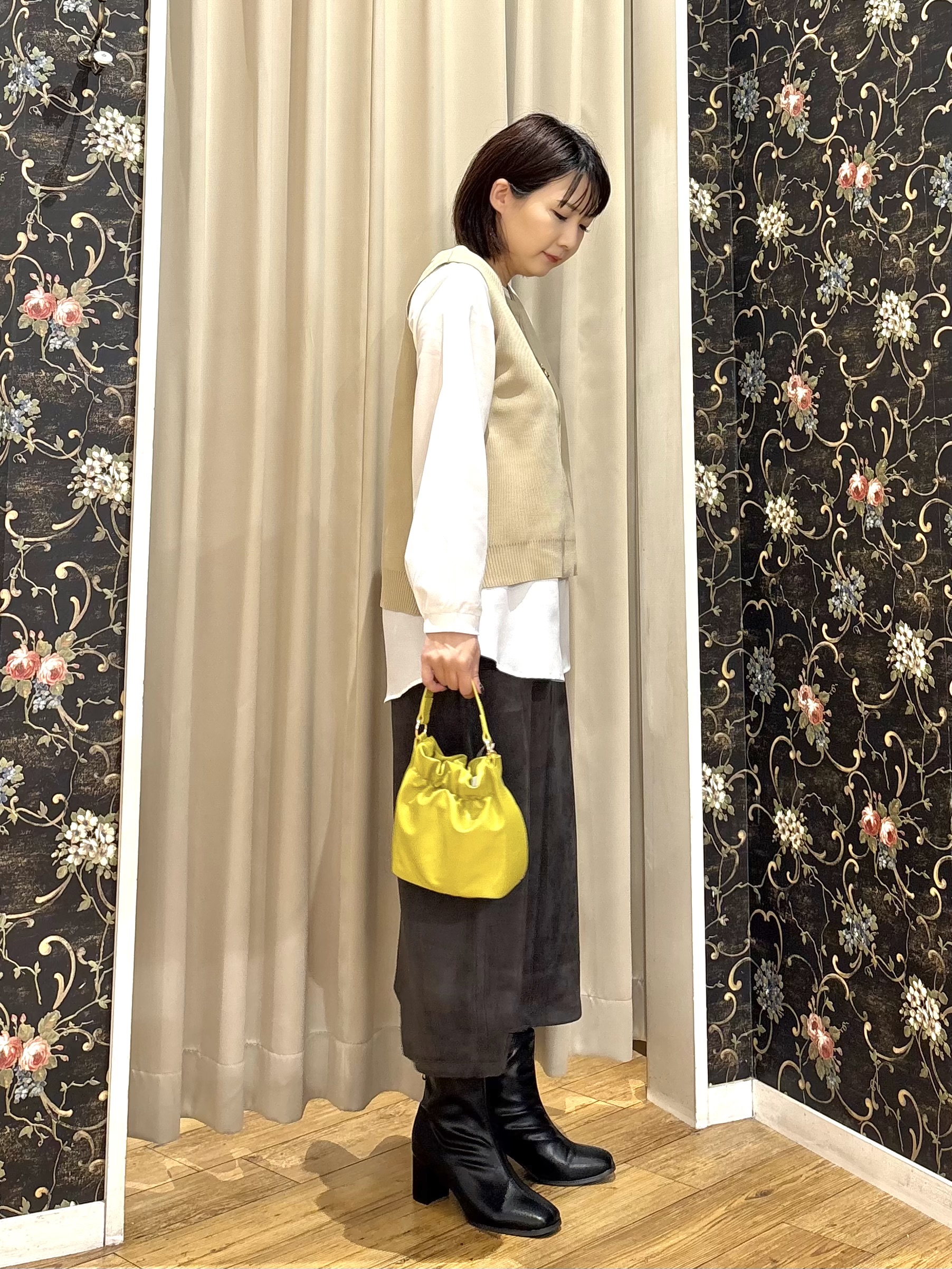 ネリさんの「SHOO･LA･RUE｜【2点セット/S-LL】着回し自在 スポンディッシュニットベスト＆フレアシャツ」を使ったコーディネート