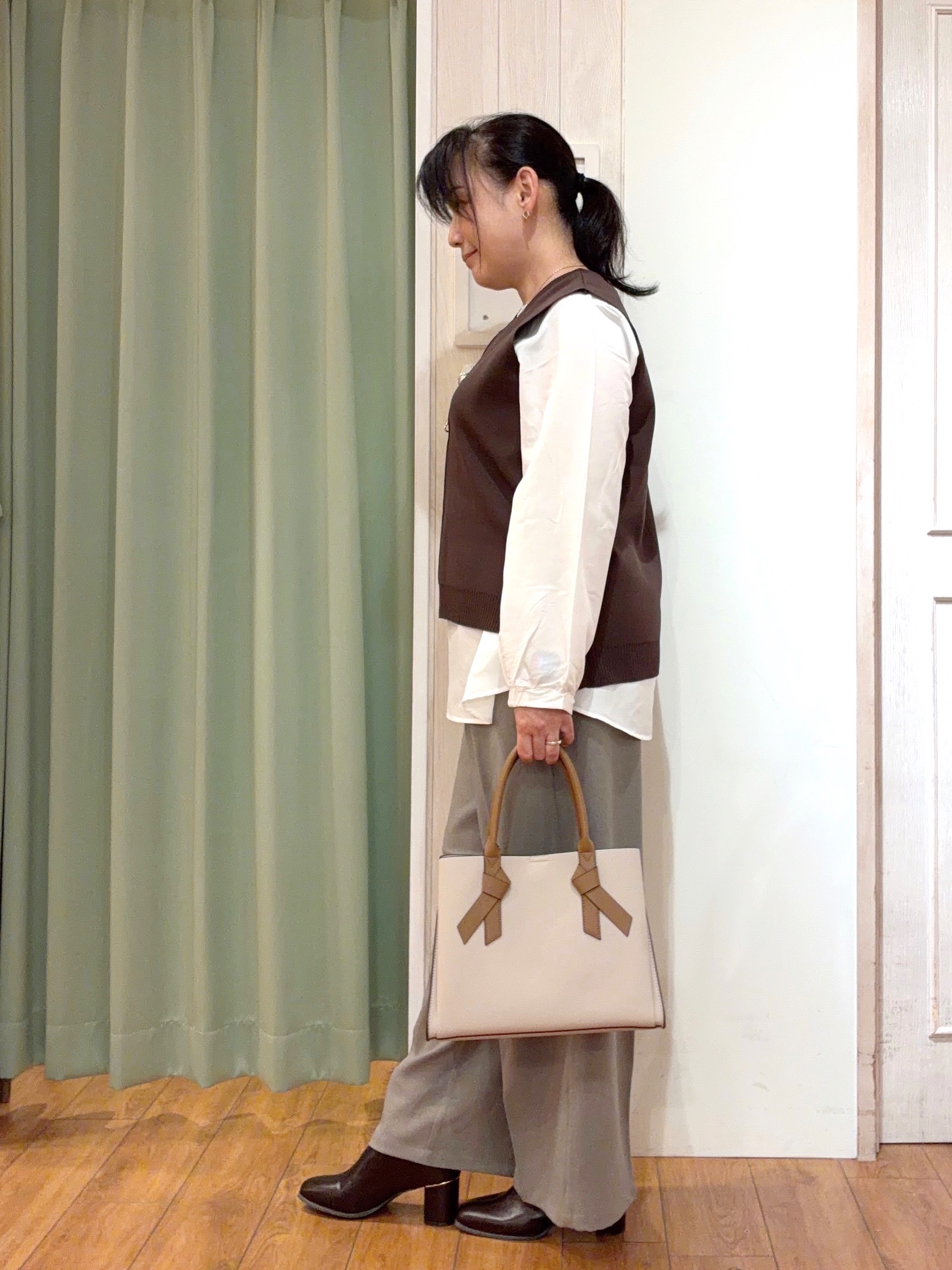 ke-yさんの「SHOO･LA･RUE｜【2点セット/S-LL】着回し自在 スポンディッシュニットベスト＆フレアシャツ」を使ったコーディネート