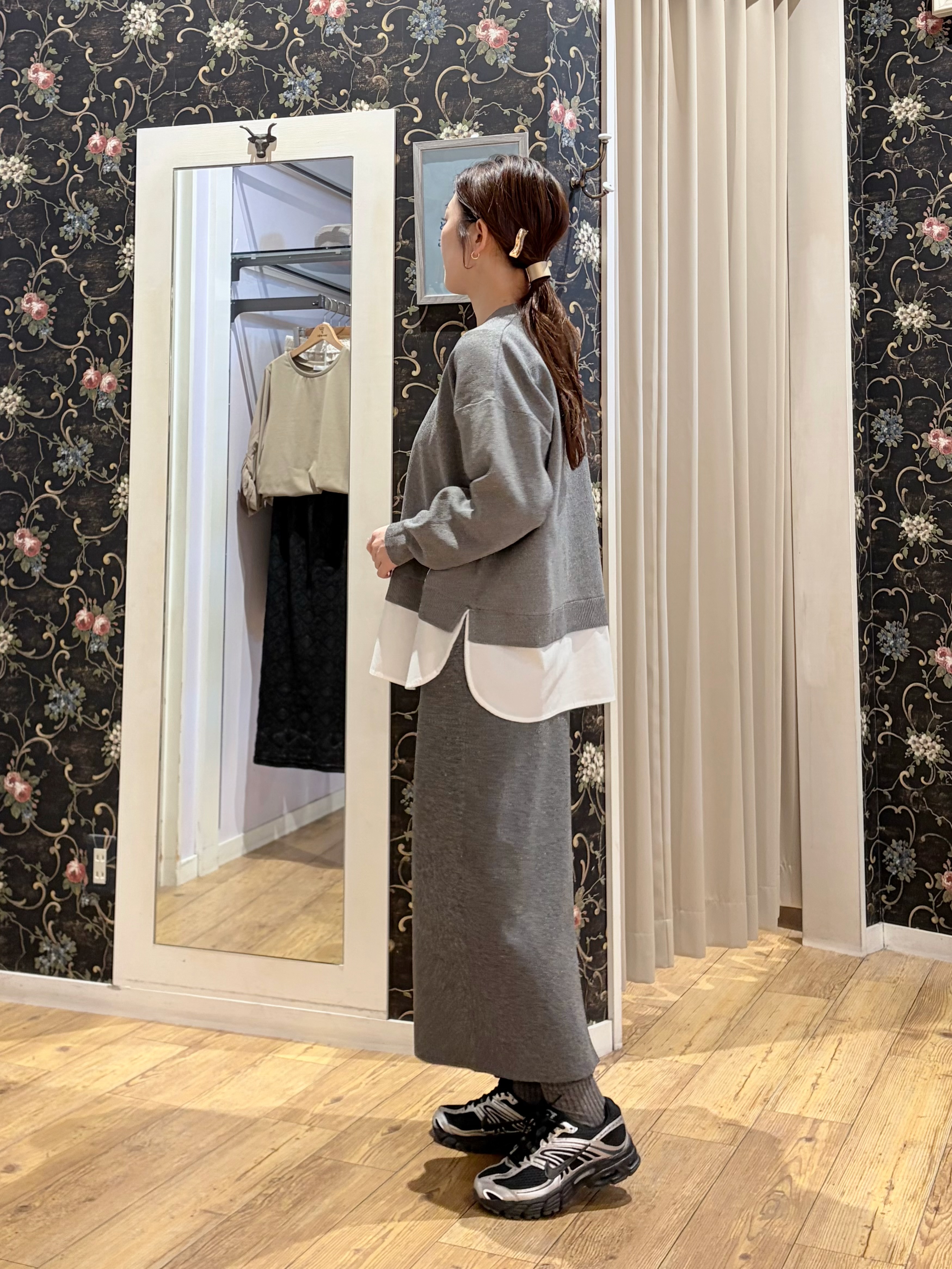 おうめさんの「SHOO･LA･RUE｜【S-LL】着るだけできまる シャツレイヤード風 スポンディッシュニット」を使ったコーディネート
