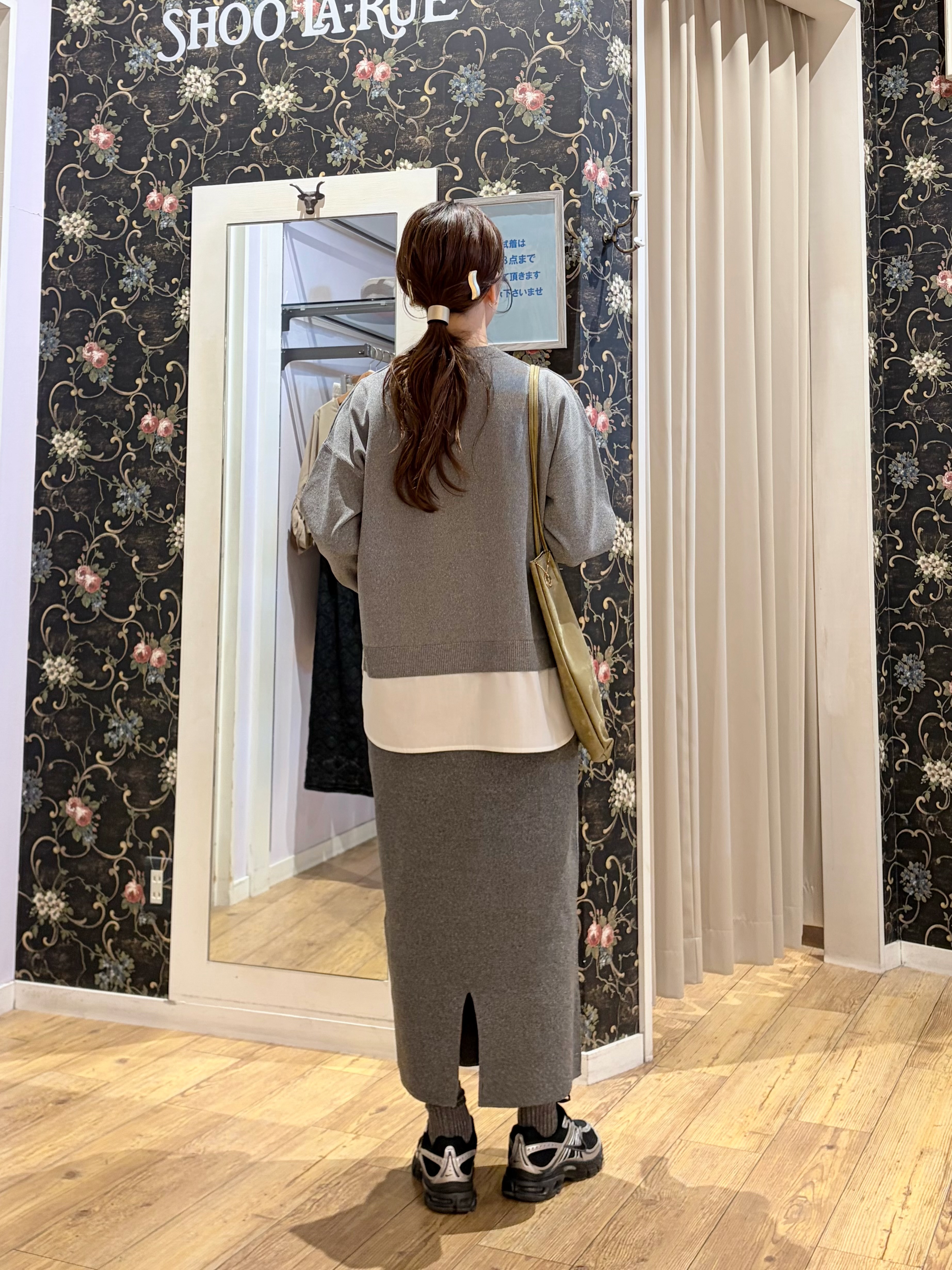 おうめさんの「SHOO･LA･RUE｜【S-LL】着るだけできまる シャツレイヤード風 スポンディッシュニット」を使ったコーディネート