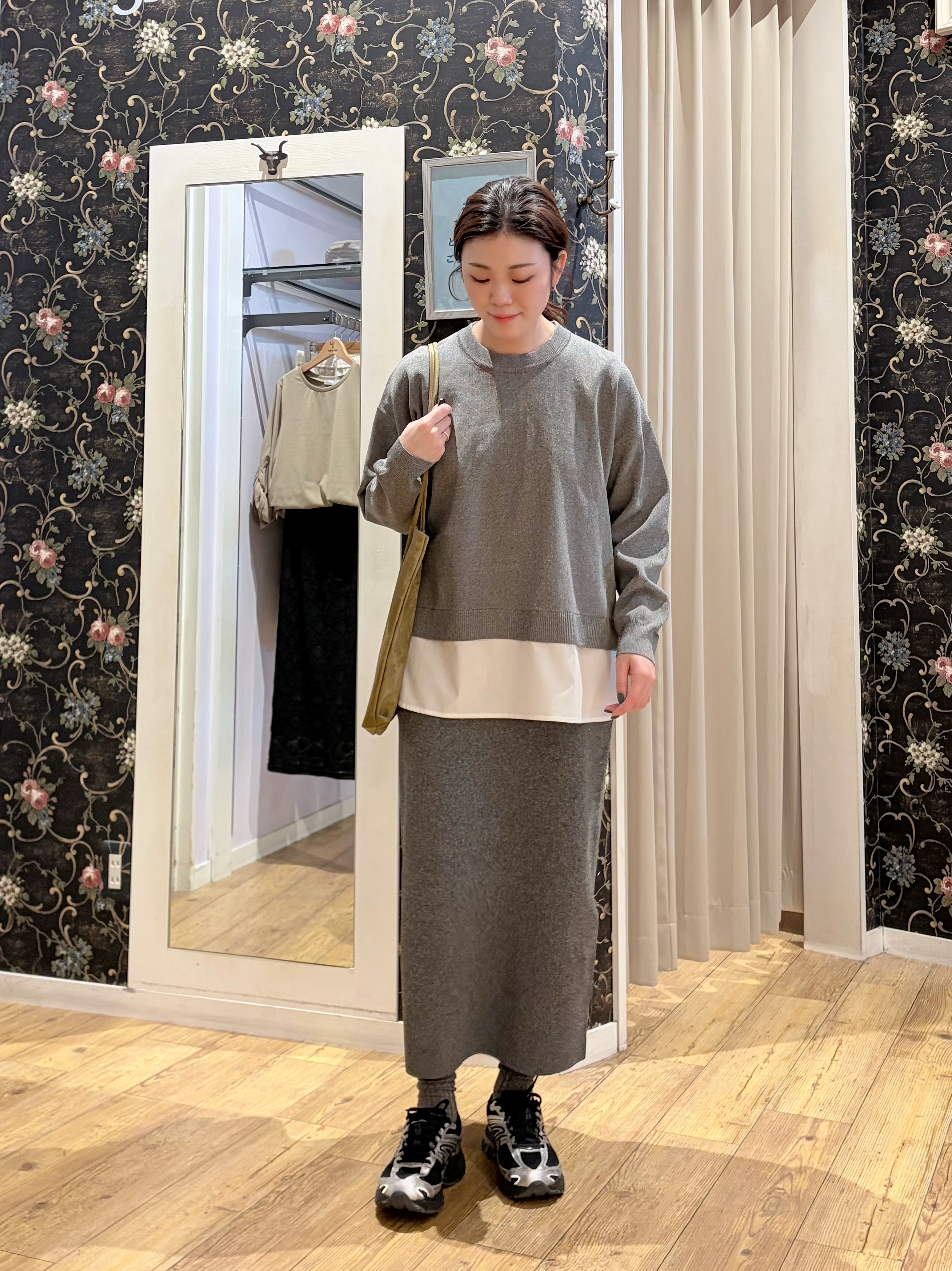 おうめさんの「SHOO･LA･RUE｜【S-LL】着るだけできまる シャツレイヤード風 スポンディッシュニット」を使ったコーディネート
