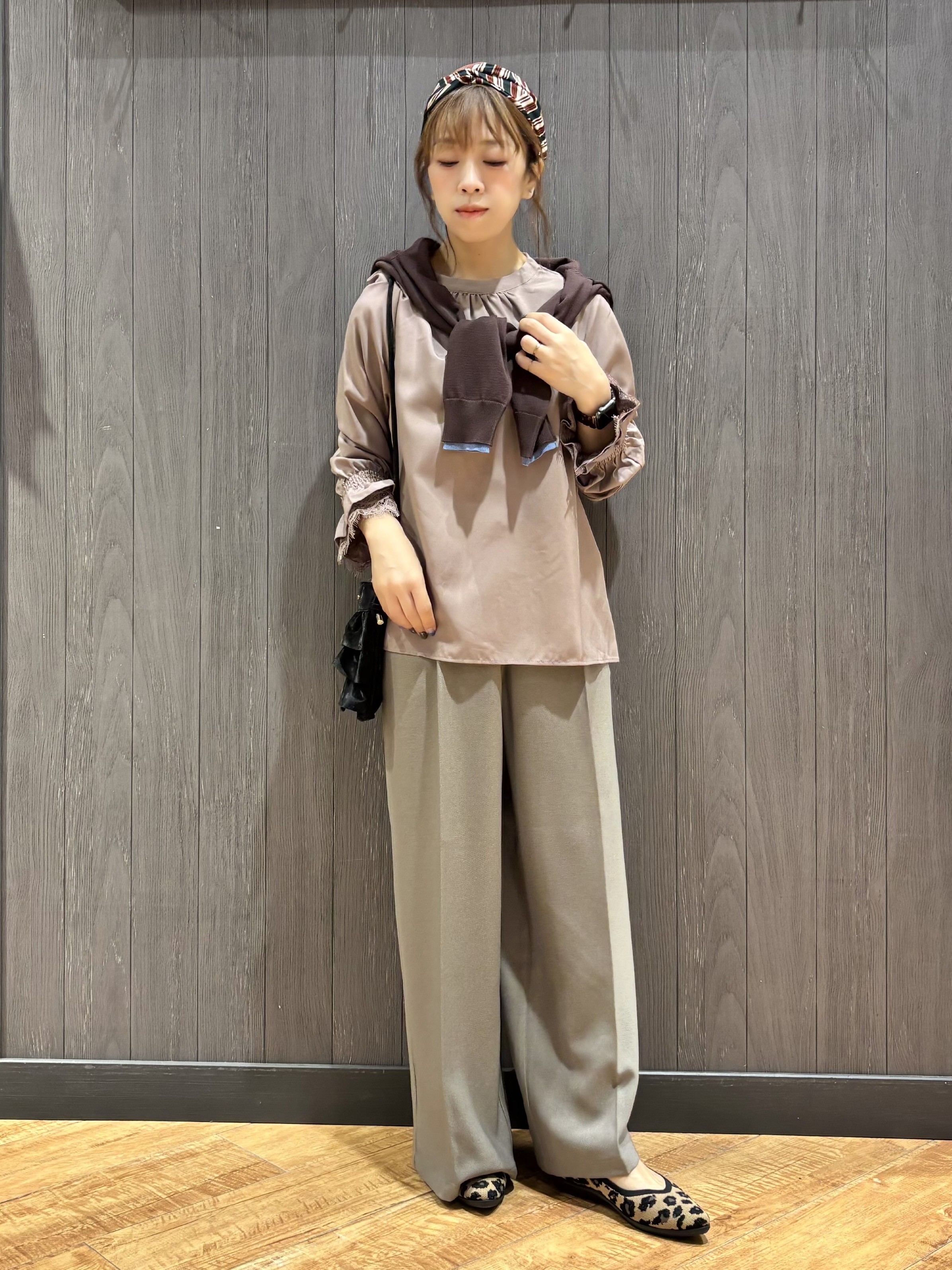 meiさんの「SHOO･LA･RUE｜【S-LL/洗濯機可】お袖レースで華やぐ。フェミニンブラウス」を使ったコーディネート