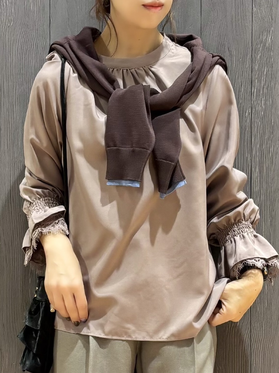 meiさんの「SHOO･LA･RUE｜【S-LL/洗濯機可】お袖レースで華やぐ。フェミニンブラウス」を使ったコーディネート