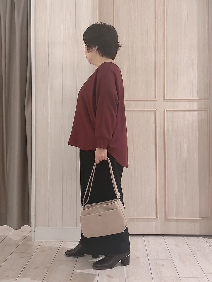 えりっこさんの「SHOO･LA･RUE｜【着丈選べる/洗濯後しわになりにくい】インせず着られる ドルマンブラウス」を使ったコーディネート
