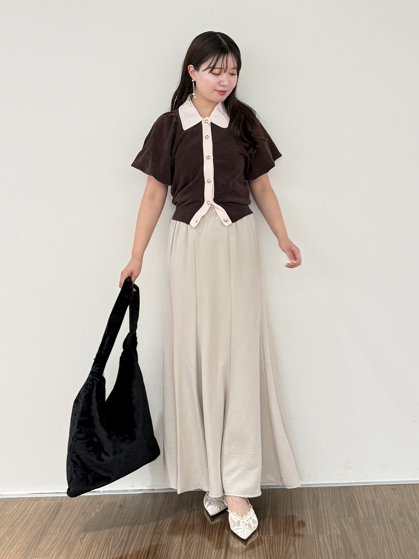 いくみさんの「INDIVI｜【A4サイズ対応／長さ調整可能】クラッシュベロア ショルダーバッグ」を使ったコーディネート
