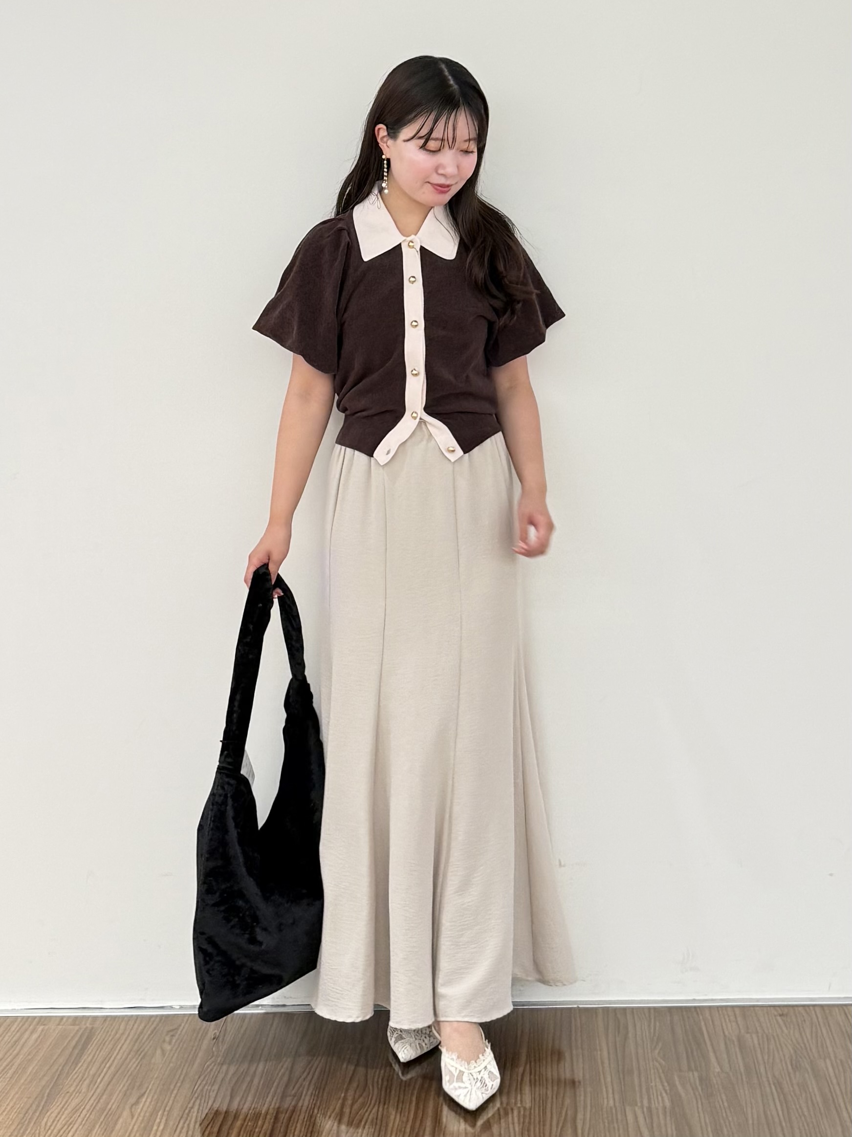 いくみさんの「INDIVI｜【A4サイズ対応／長さ調整可能】クラッシュベロア ショルダーバッグ」を使ったコーディネート