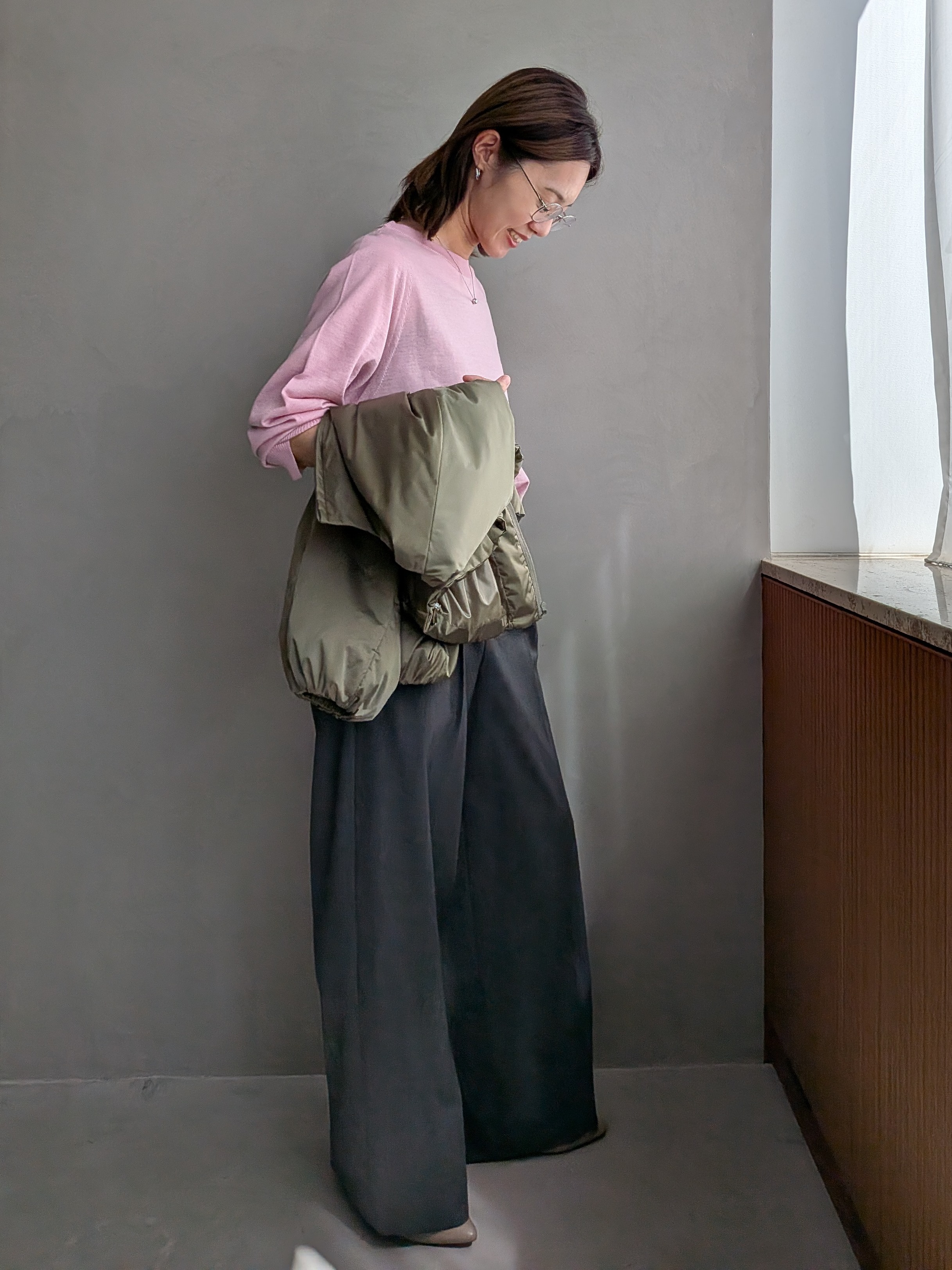 Aさんの「UNTITLED｜【体型カバー/後ろウエストゴム】ウーステッドワイドシルエットパンツ」を使ったコーディネート