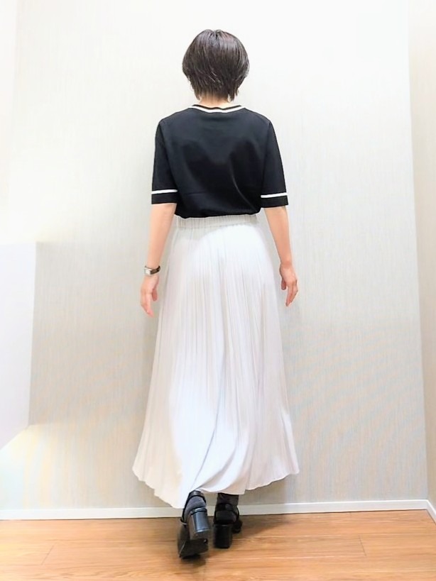 ミズタさんの「UNTITLED｜【アンサンブル可/きれいめ/通勤】コンパクト5分袖ニット」を使ったコーディネート