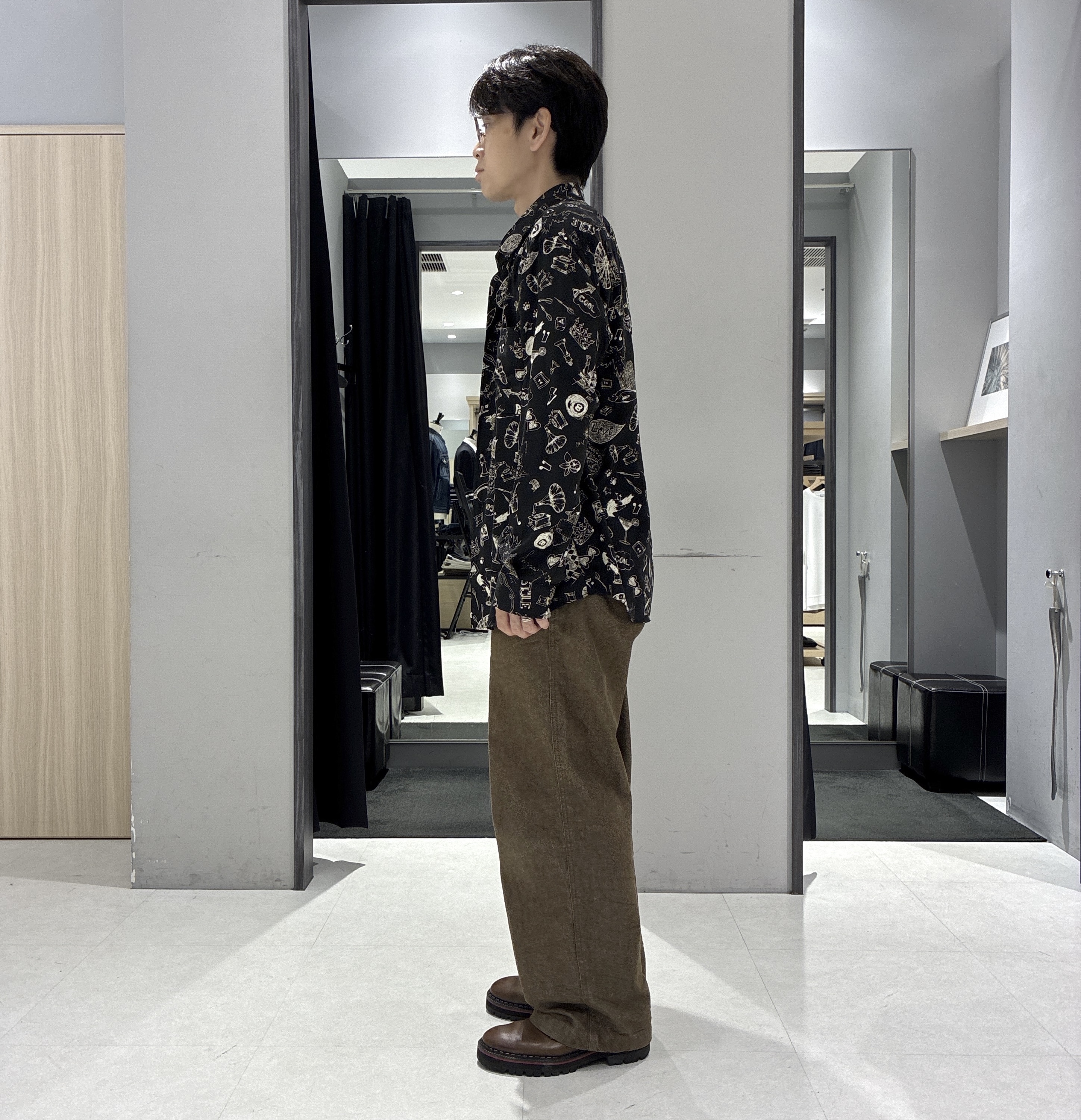 わいずみさんの「TAKEO KIKUCHI｜【BOWLER HAT LABEL】日本製PLAYプリントシャツ」を使ったコーディネート