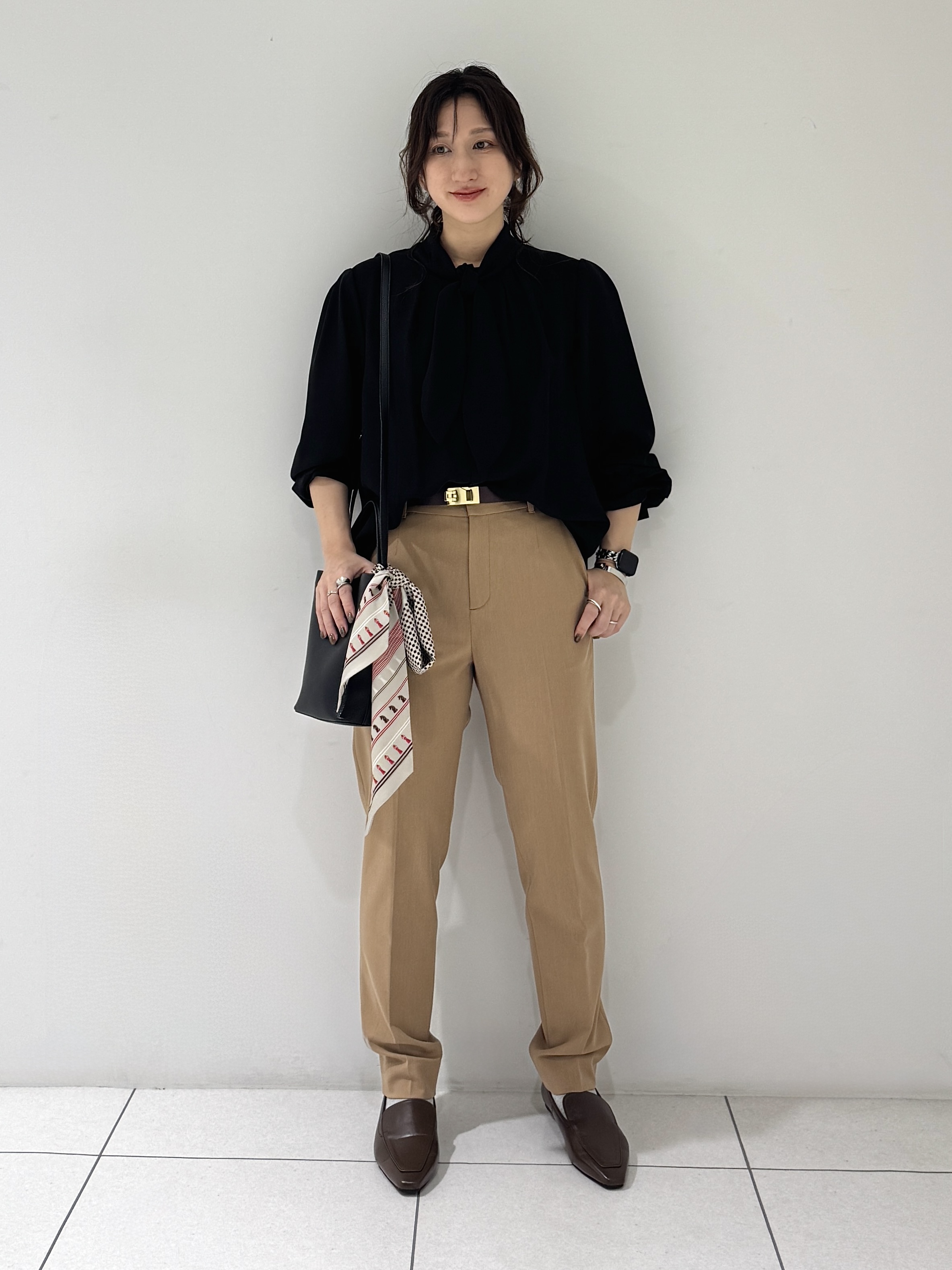 そんさんの「INDIVI｜【軽量／程よいシアー】ナロータイブラウス」を使ったコーディネート