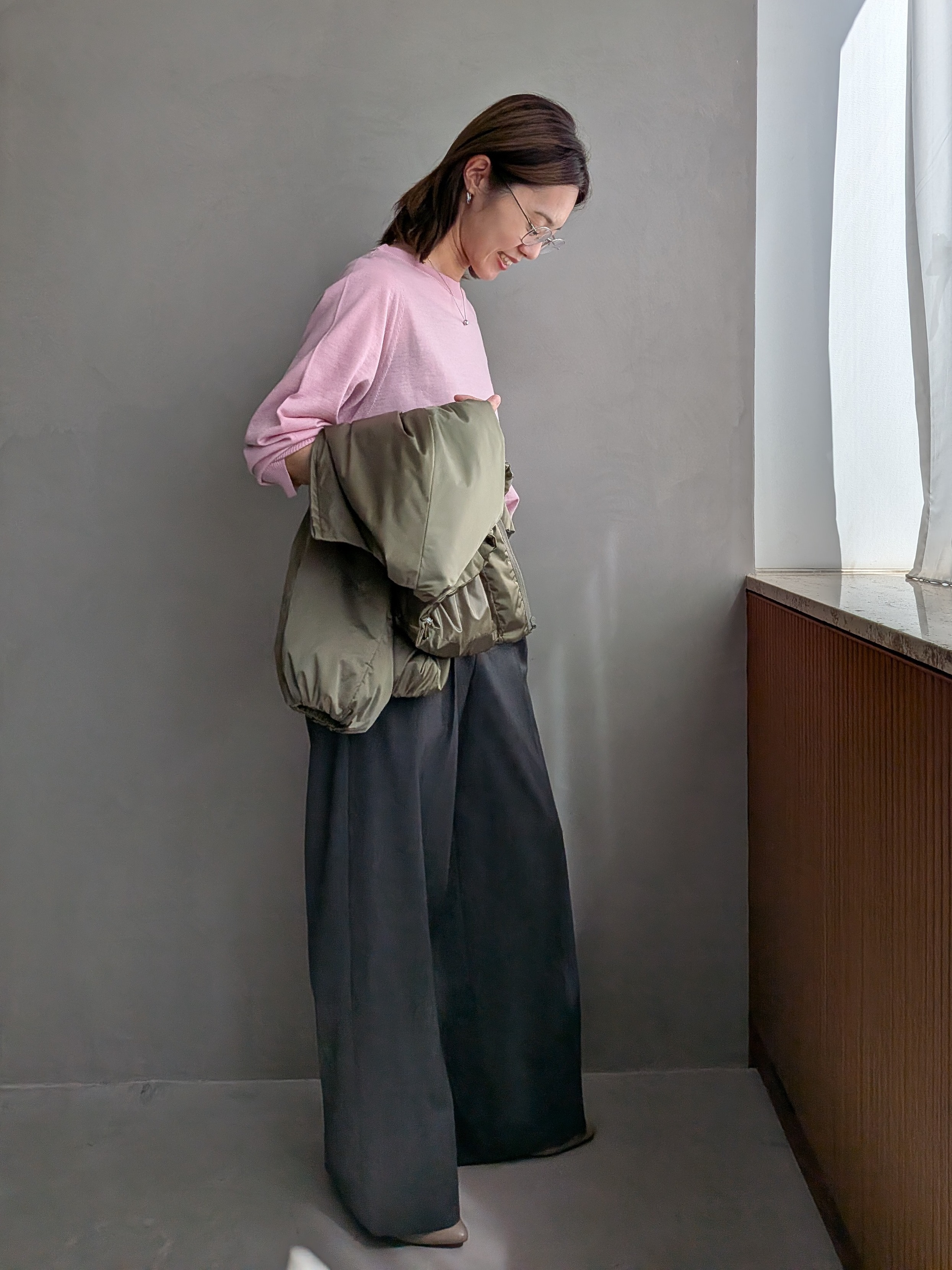 Aさんの「UNTITLED｜【体型カバー/後ろウエストゴム】ウーステッドワイドシルエットパンツ」を使ったコーディネート