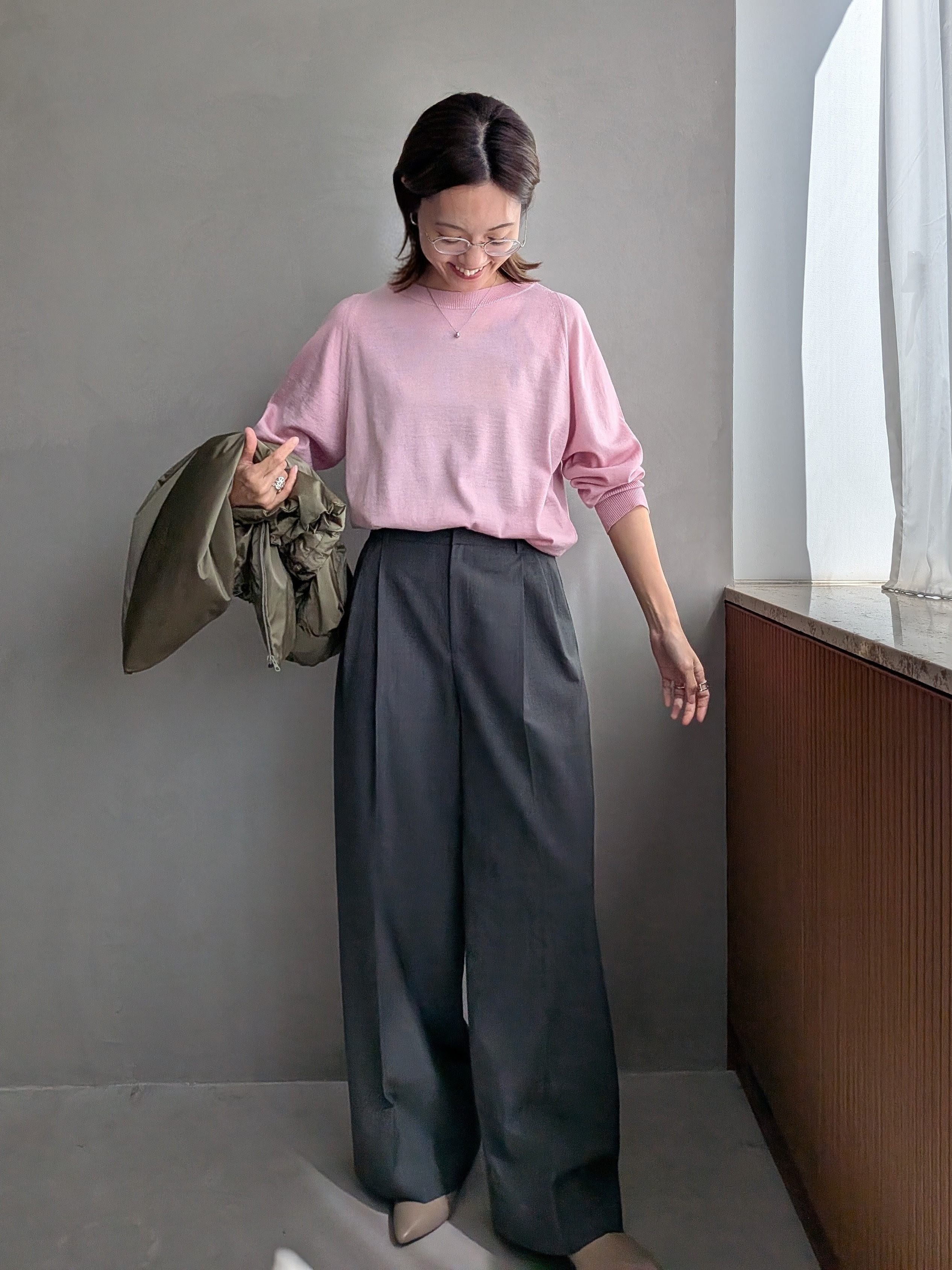 Aさんの「UNTITLED｜【体型カバー/後ろウエストゴム】ウーステッドワイドシルエットパンツ」を使ったコーディネート