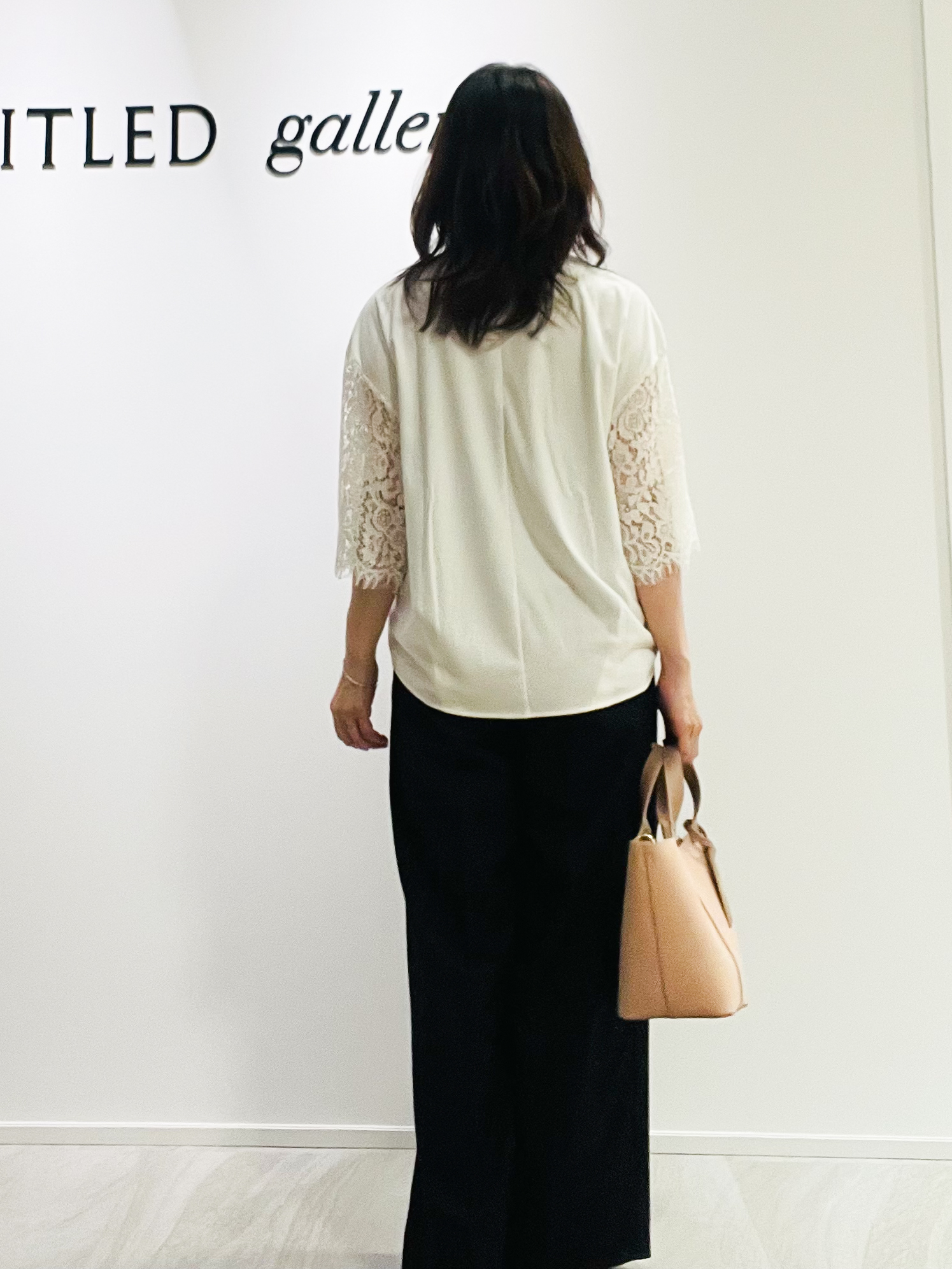 めいさんの「UNTITLED｜【秋映え/甘めTシャツ】袖レースプルオーバー」を使ったコーディネート
