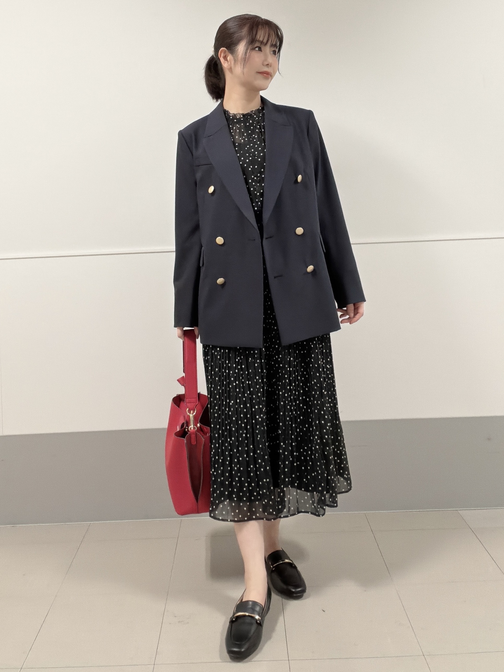 アースさんの「Reflect｜【セットアップ／手洗い可】ドット柄シアーブラウス」を使ったコーディネート