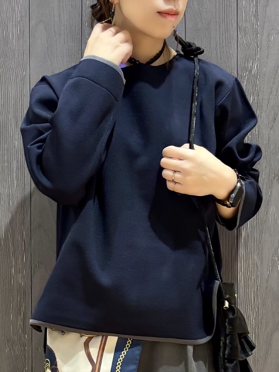 meiさんの「SHOO･LA･RUE｜【洗濯機可/S-LL】抜け感ある着こなしに 金ボタン付き スポンディッシュ クルーネックニット」を使ったコーディネート